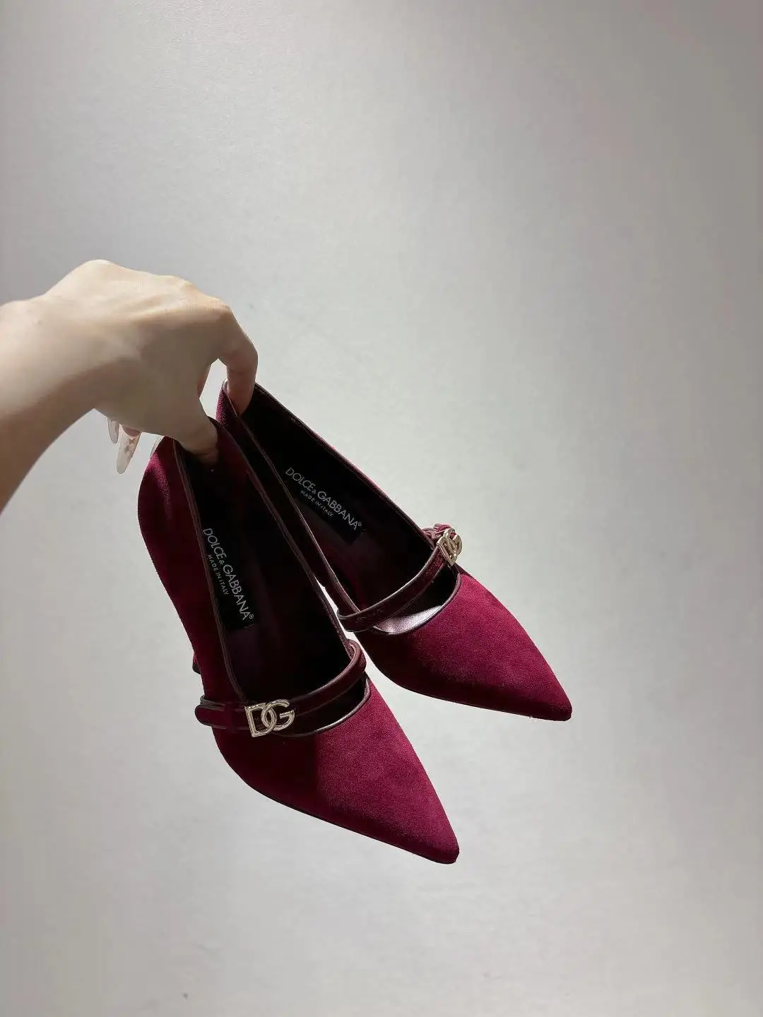 Dolce Gabbana Genuine leather outsole sheepskin upper high heels women s pointed toe high heels Dolce Gabbana Genuine leather outsole sheepskin upper high heels women s pointed toe high heels