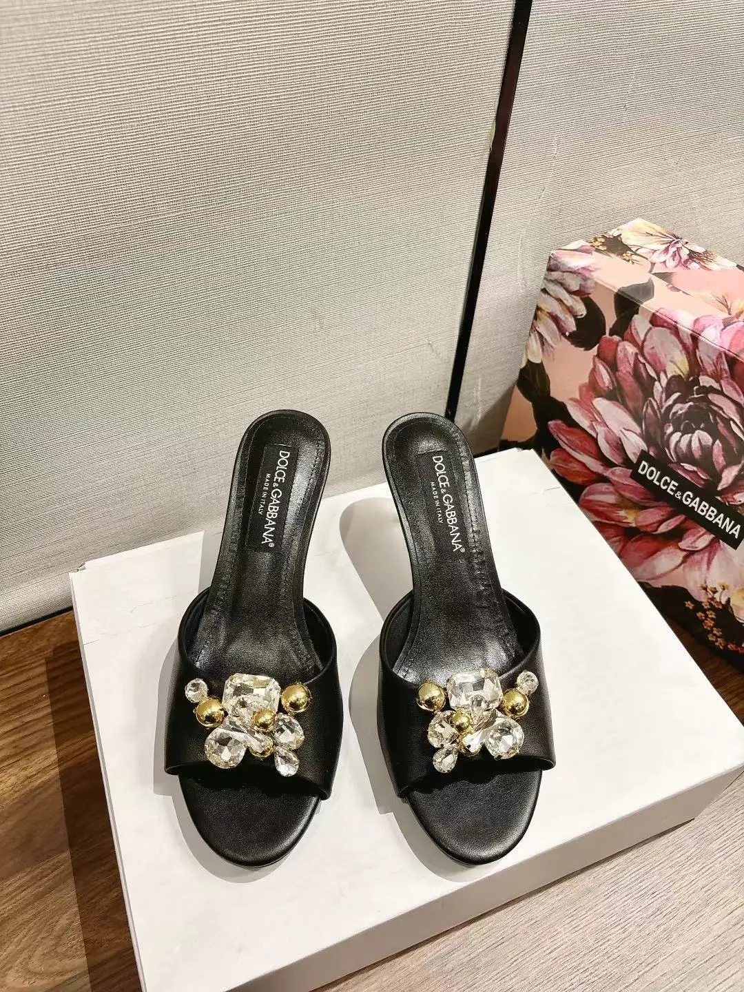 Dolce Gabbana New Original Top Layer Cowhide Fabric Slippers Women s Sandals