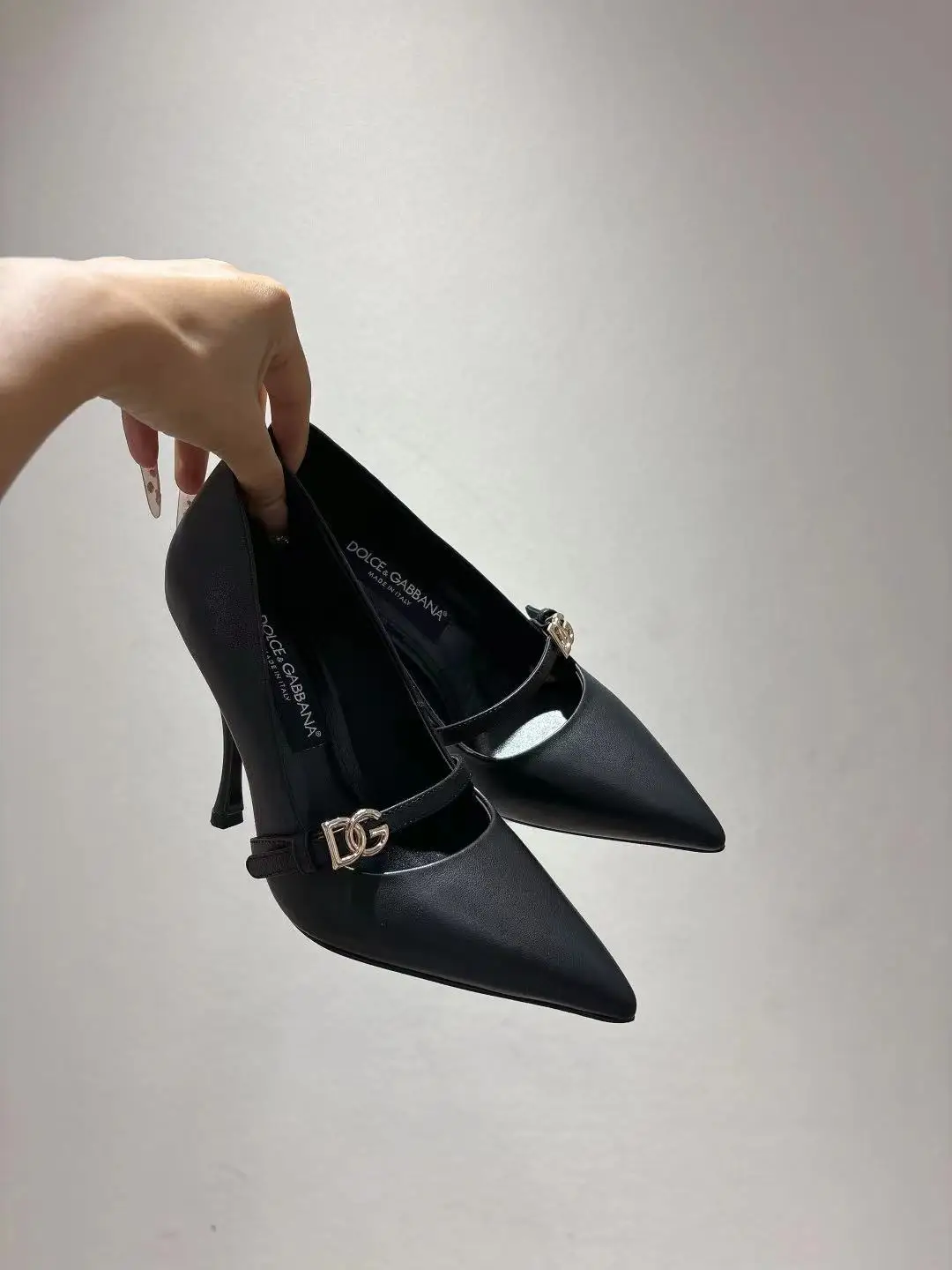 Dolce Gabbana Genuine leather outsole sheepskin upper high heels women s pointed toe high heels Dolce Gabbana Genuine leather outsole sheepskin upper high heels women s pointed toe high heels