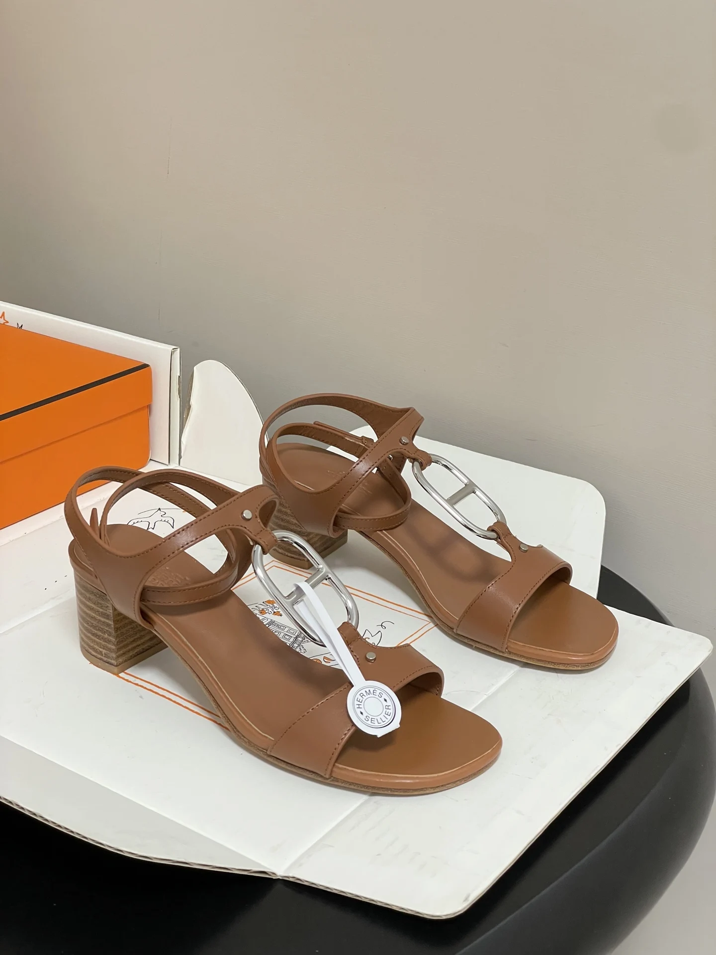 Hermes Classic Pig Nose Hardware Buckle Flat Sandals Women s Sandals Hermes Classic Pig Nose Hardware Buckle Flat Sandals Women s Sandals