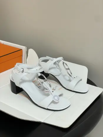Classic Pig Nose Hardware Buckle Flat Sandals Women s Sandals Replica Hermes Womens Sandals and Slides
