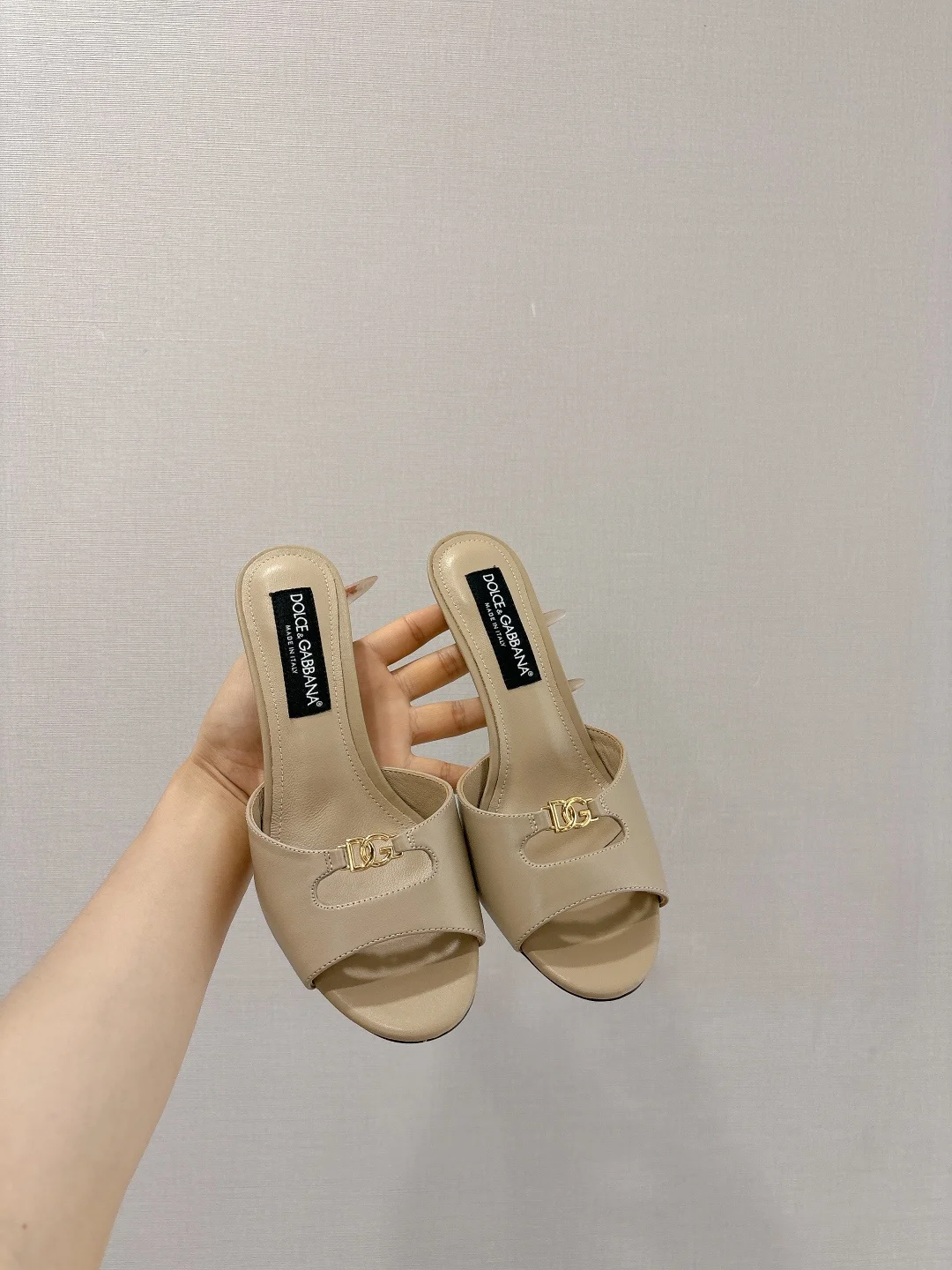 Dolce Gabbana New Original Top Layer Cowhide Fabric Slippers Women s Sandals