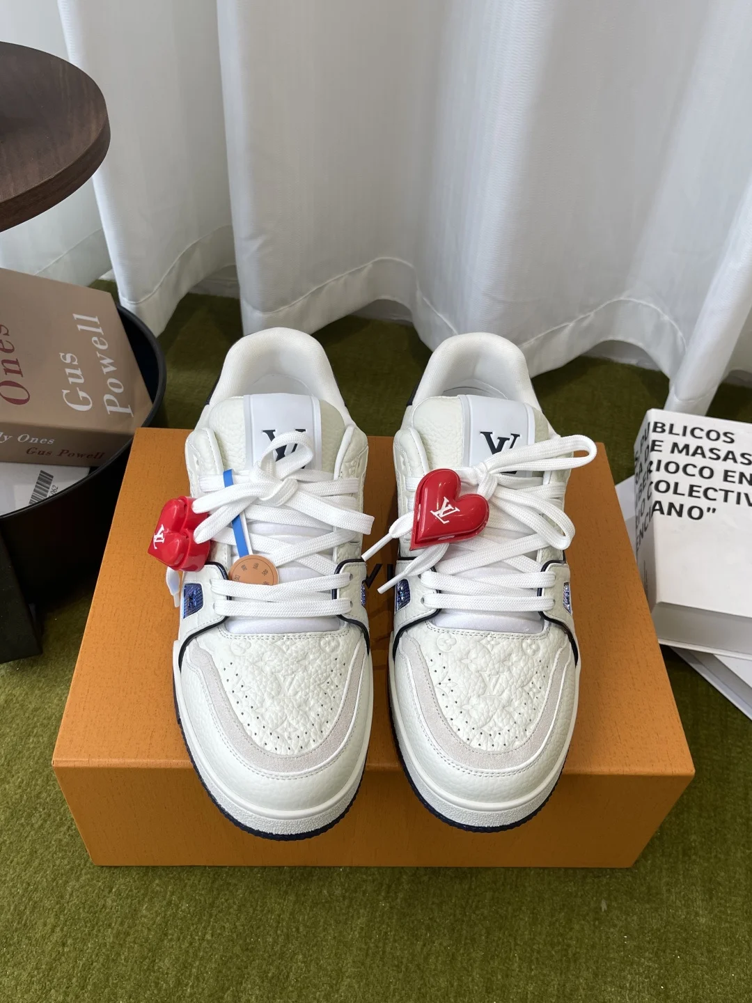 LV 运动鞋 滑板鞋 情侣款运动鞋 LV 运动鞋 滑板鞋 情侣款运动鞋