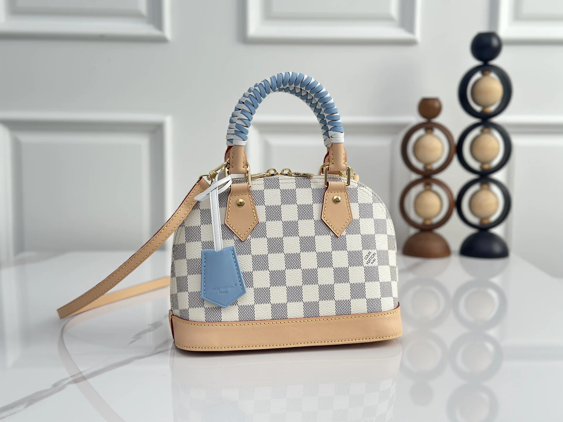 Louis Vuitton N40902 White Shell Bag Women s Crossbody Bag Louis Vuitton N40902 White Shell Bag Women s Crossbody Bag