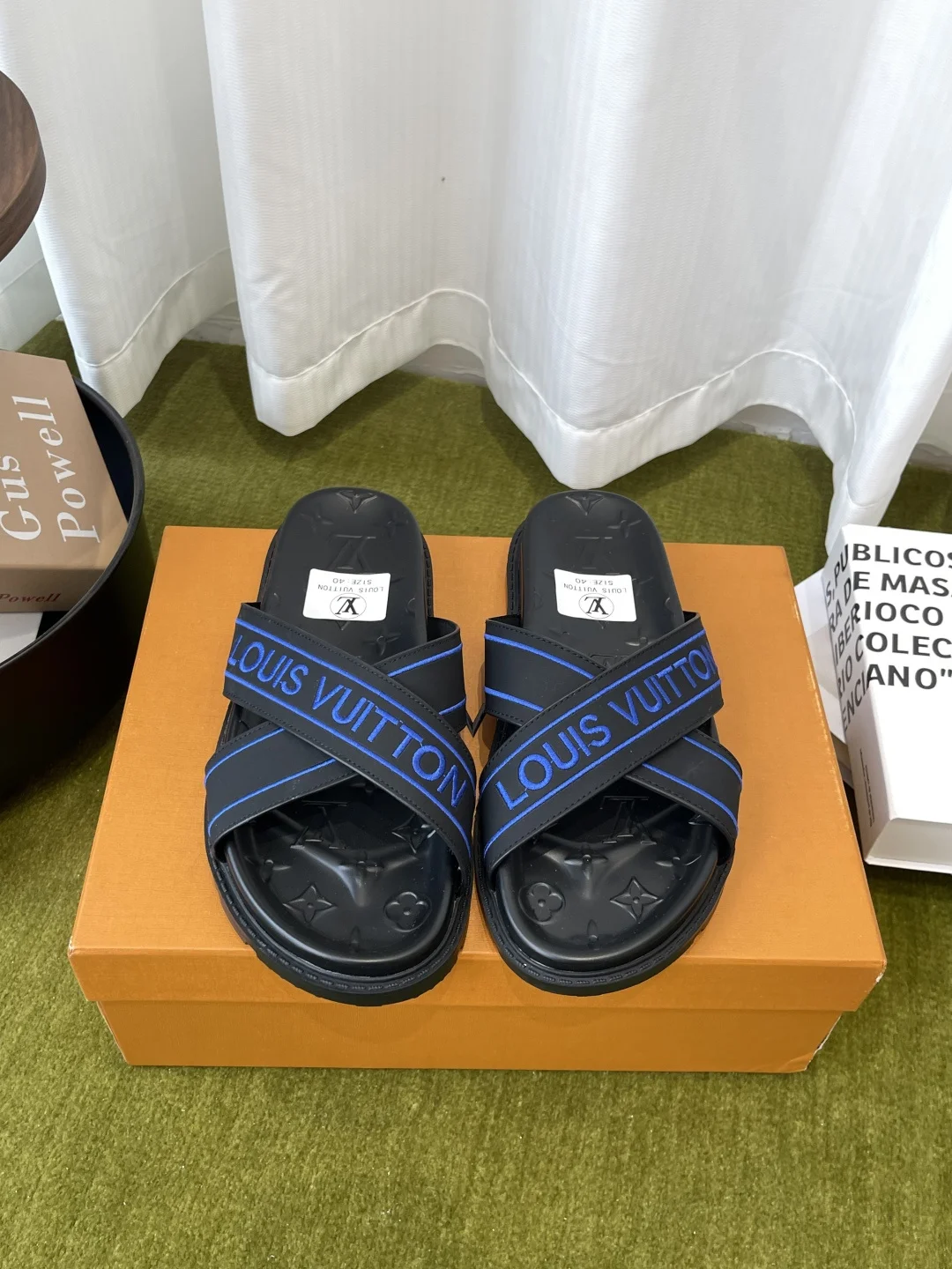 Louis Vuitton Spring and summer new style slippers men s sandals Louis Vuitton Spring and summer new style slippers men s sandals