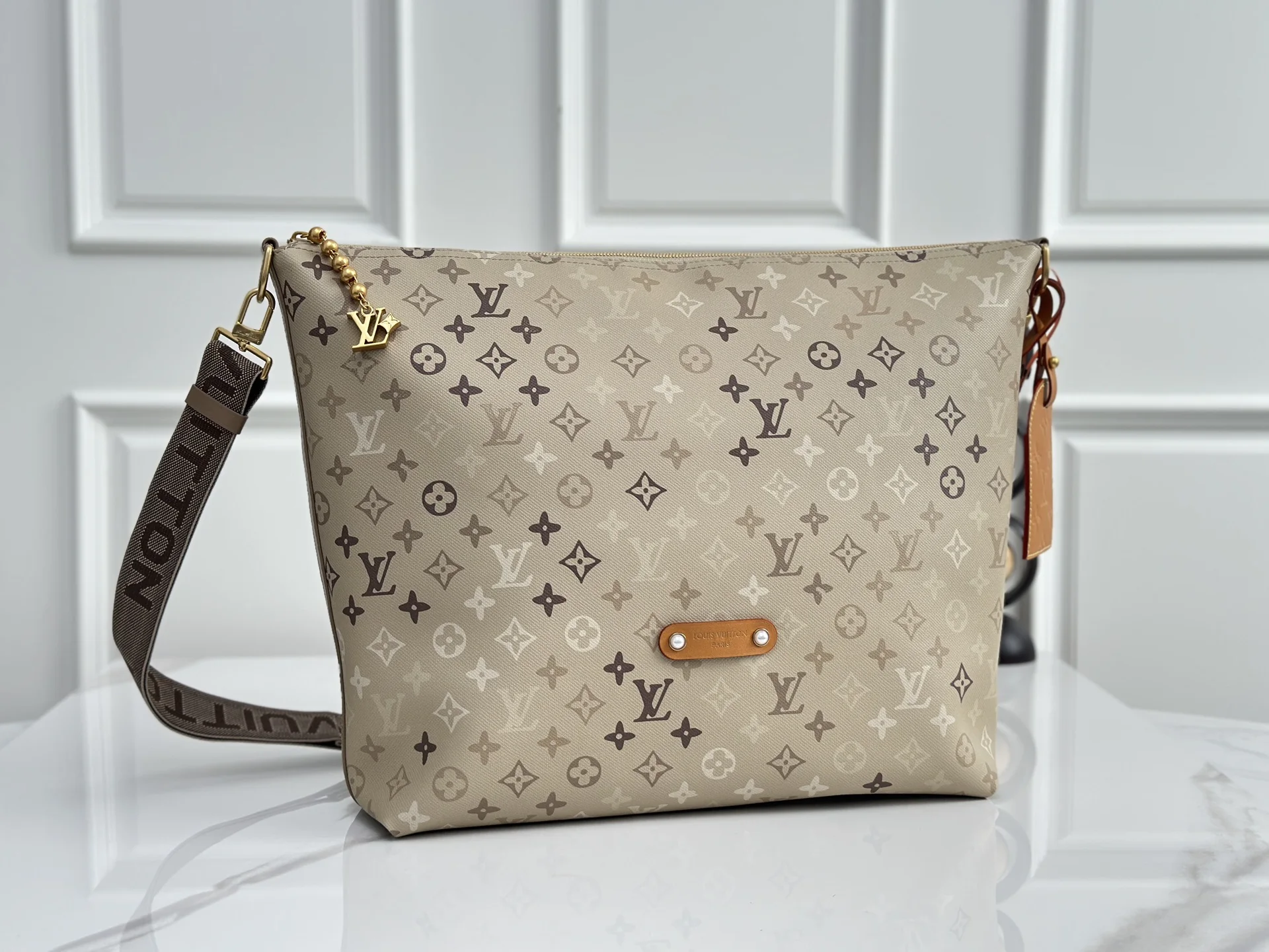 Louis Vuitton M26931 Beige Gradient Handbag Men s Crossbody Bag