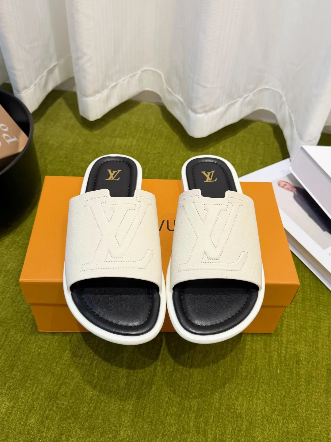 Louis Vuitton Spring and summer new style slippers men s sandals