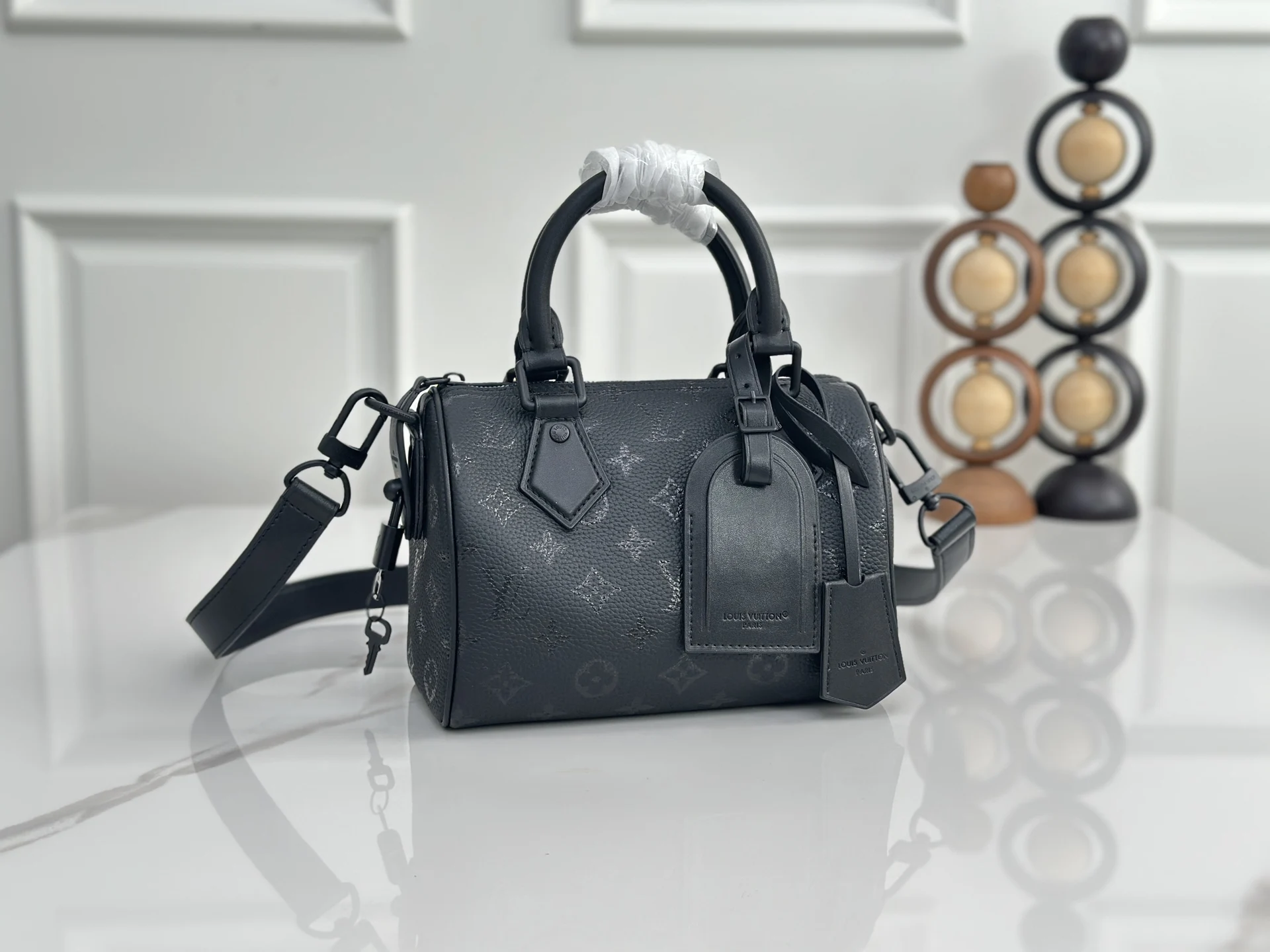 Louis Vuitton M28262 Cowhide Pattern Handbag Women s Crossbody Bag Louis Vuitton M28262 Cowhide Pattern Handbag Women s Crossbody Bag