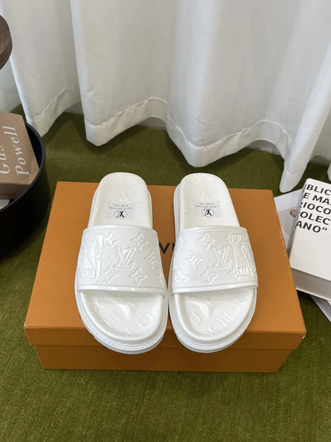 Louis Vuitton Spring and summer new style slippers men s sandals Louis Vuitton Spring and summer new style slippers men s sandals