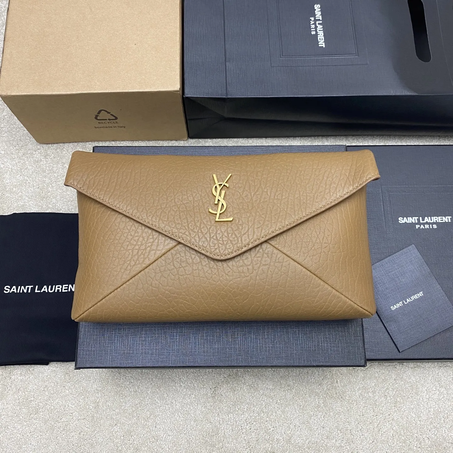 SAINT LAURENT 769307 Large Envelope Clutch Women s Clutch SAINT LAURENT 769307 Large Envelope Clutch Women s Clutch