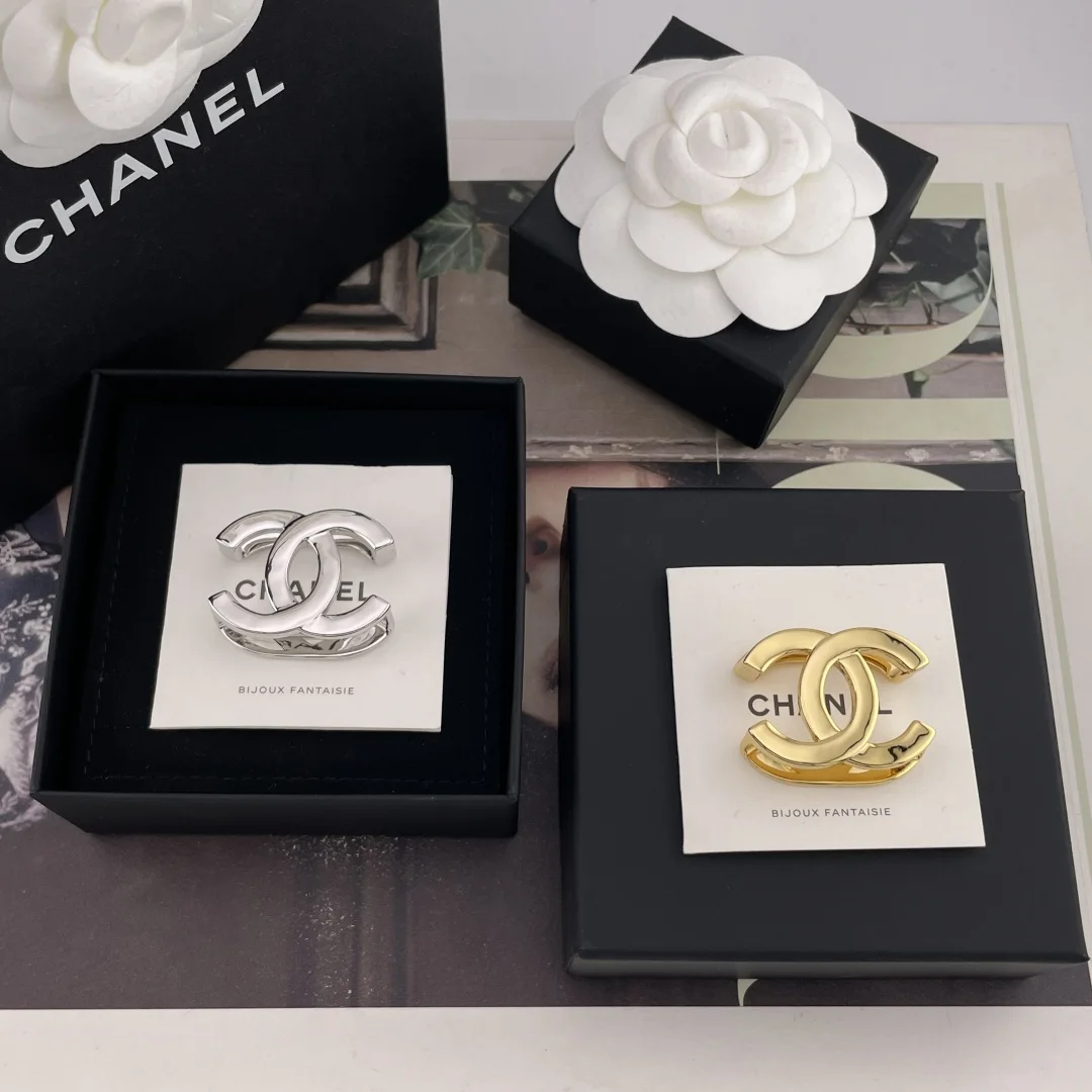 Chanel 216883 Xiangguang Double C Silk Scarf Buckle Chanel 216883 Xiangguang Double C Silk Scarf Buckle