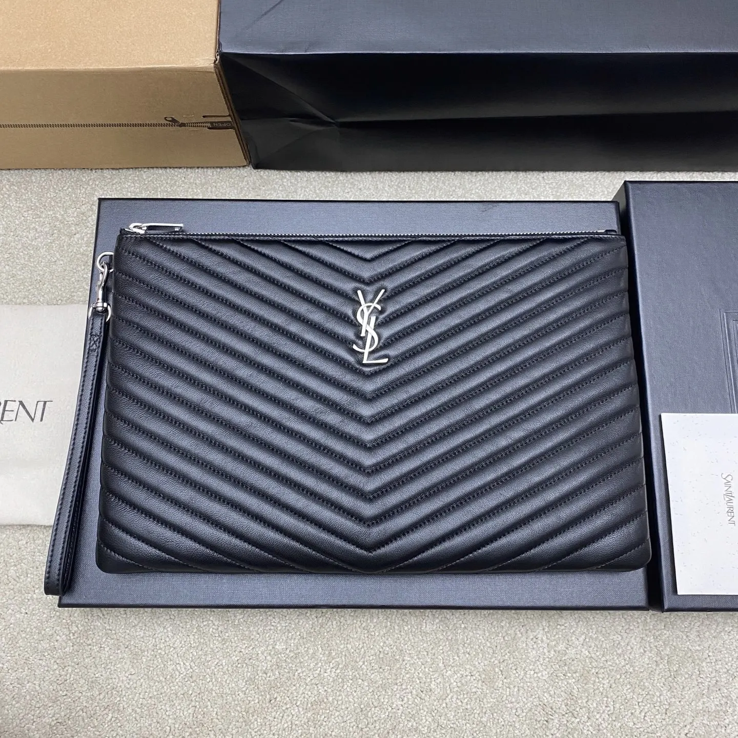 SAINT LAURENT 440222 New Cowhide Zipper Clutch Men s Clutch Bag SAINT LAURENT 440222 New Cowhide Zipper Clutch Men s Clutch Bag