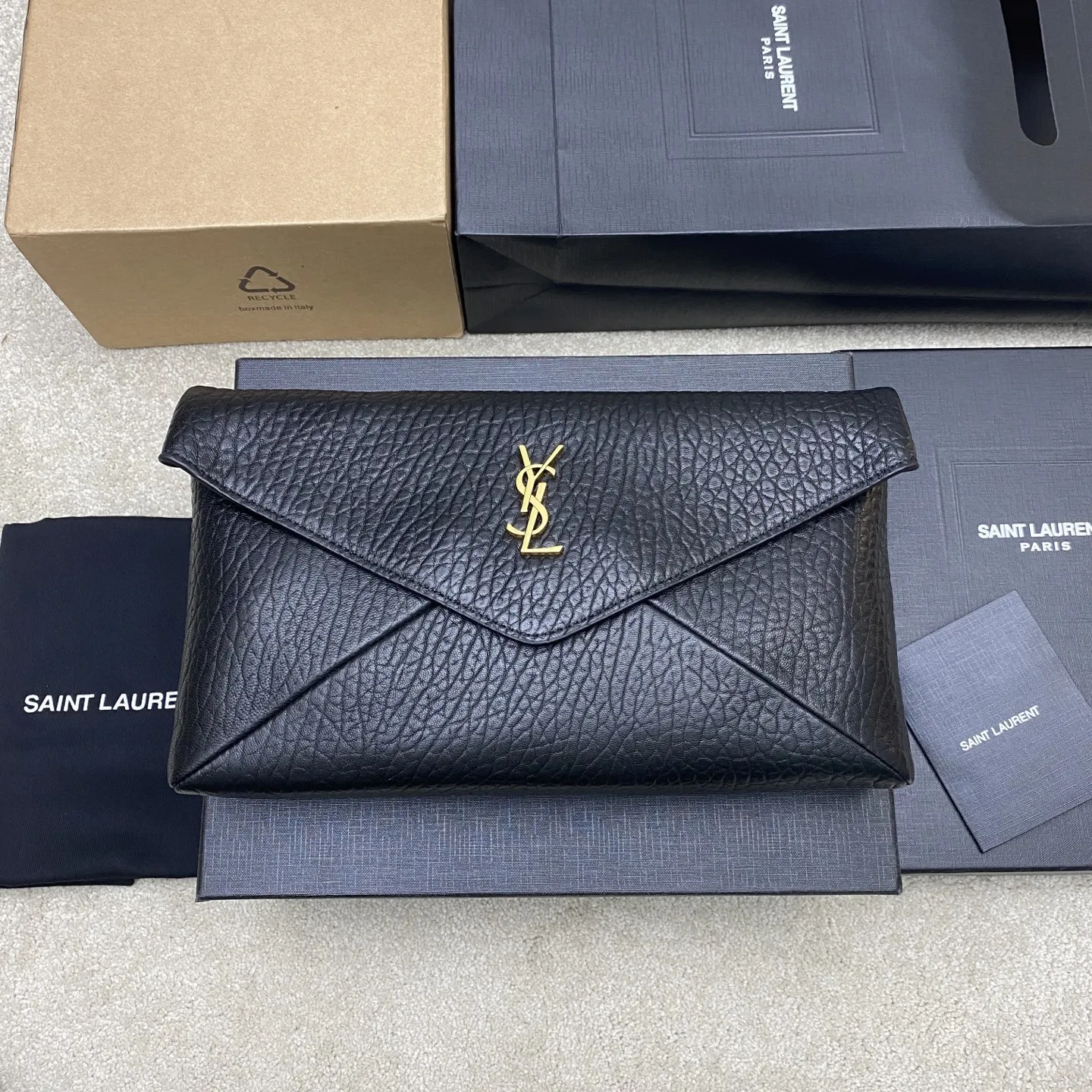 SAINT LAURENT 769307 Large Envelope Clutch Women s Clutch SAINT LAURENT 769307 Large Envelope Clutch Women s Clutch