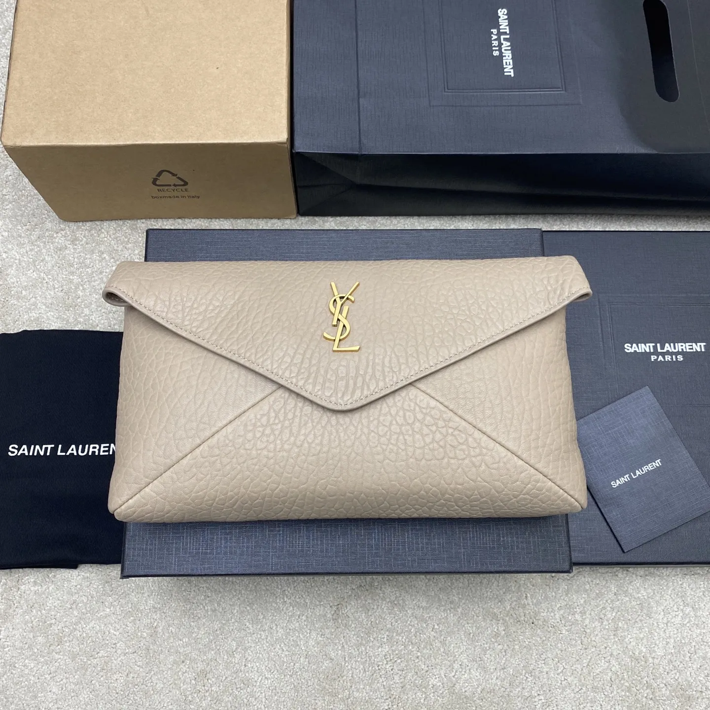SAINT LAURENT 769307 Large Envelope Clutch Women s Clutch Bag SAINT LAURENT 769307 Large Envelope Clutch Women s Clutch Bag