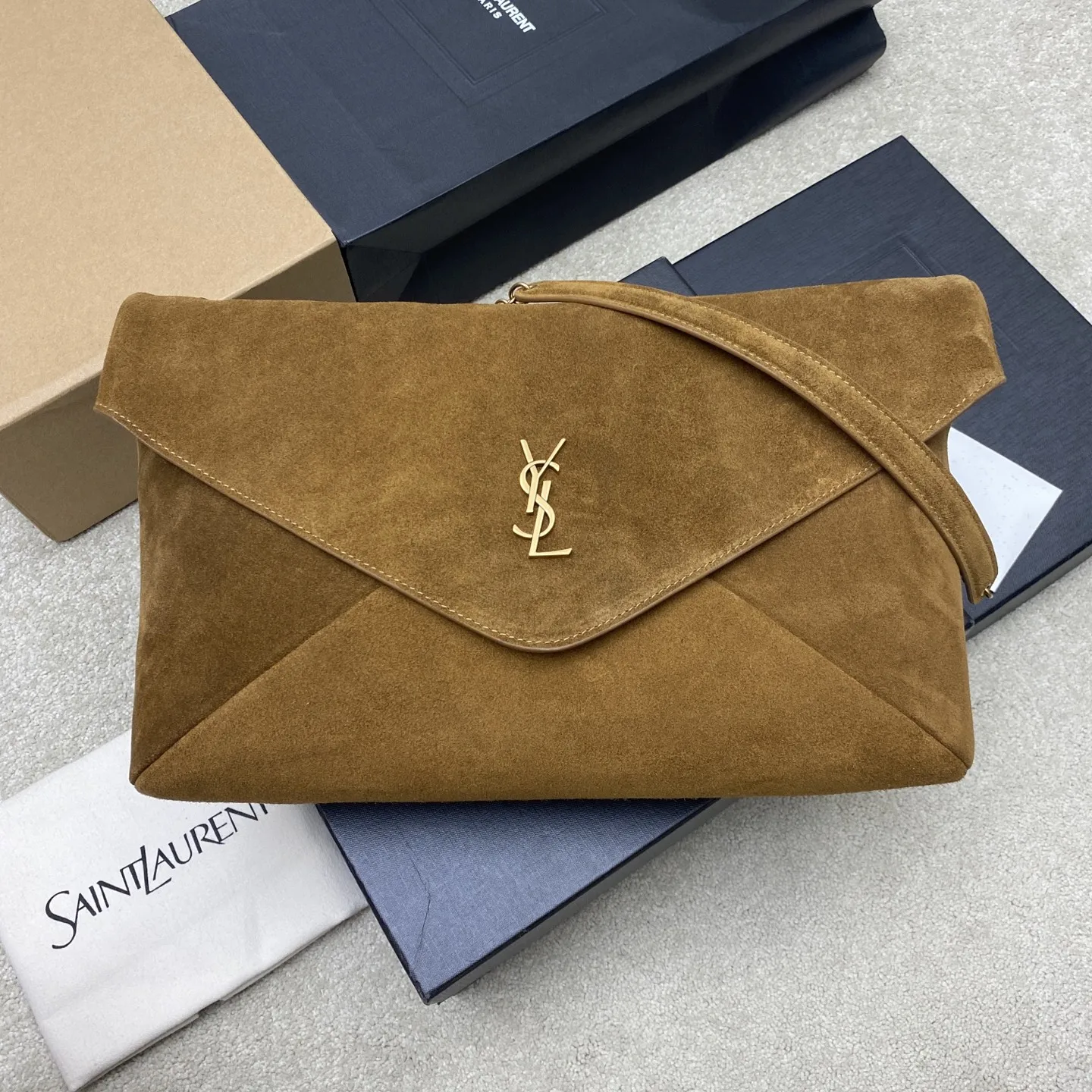 SAINT LAURENT 841702 Extra Large Envelope Bag Women s Crossbody Bag SAINT LAURENT 841702 Extra Large Envelope Bag Women s Crossbody Bag