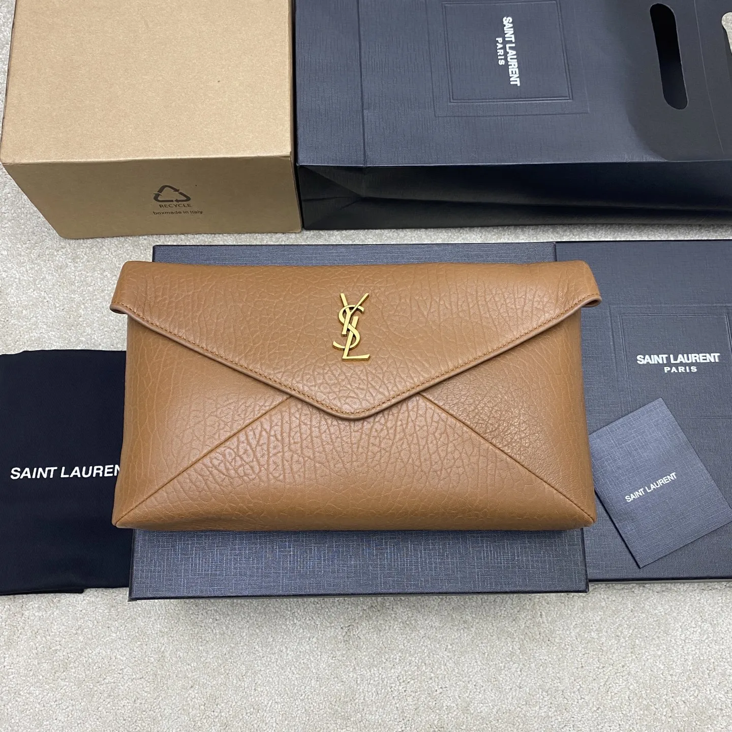SAINT LAURENT 769307 Large Envelope Clutch Women s Clutch SAINT LAURENT 769307 Large Envelope Clutch Women s Clutch
