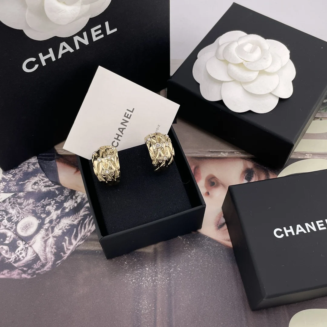 Chanel 216852 Fragrant Diamond Gold Checkered Earrings Chanel 216852 Fragrant Diamond Gold Checkered Earrings