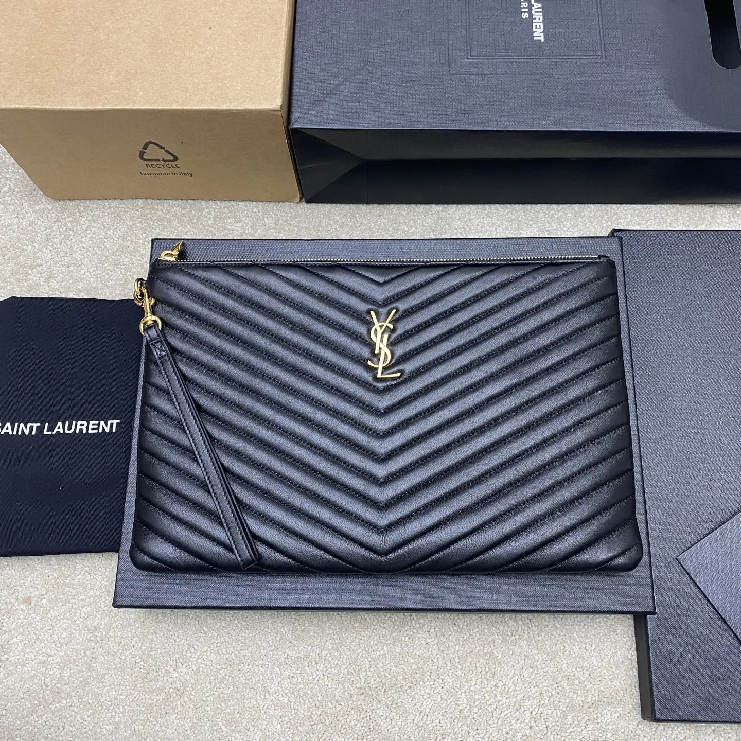 SAINT LAURENT 440222 New Cowhide Zipper Clutch Men s Clutch Bag SAINT LAURENT 440222 New Cowhide Zipper Clutch Men s Clutch Bag