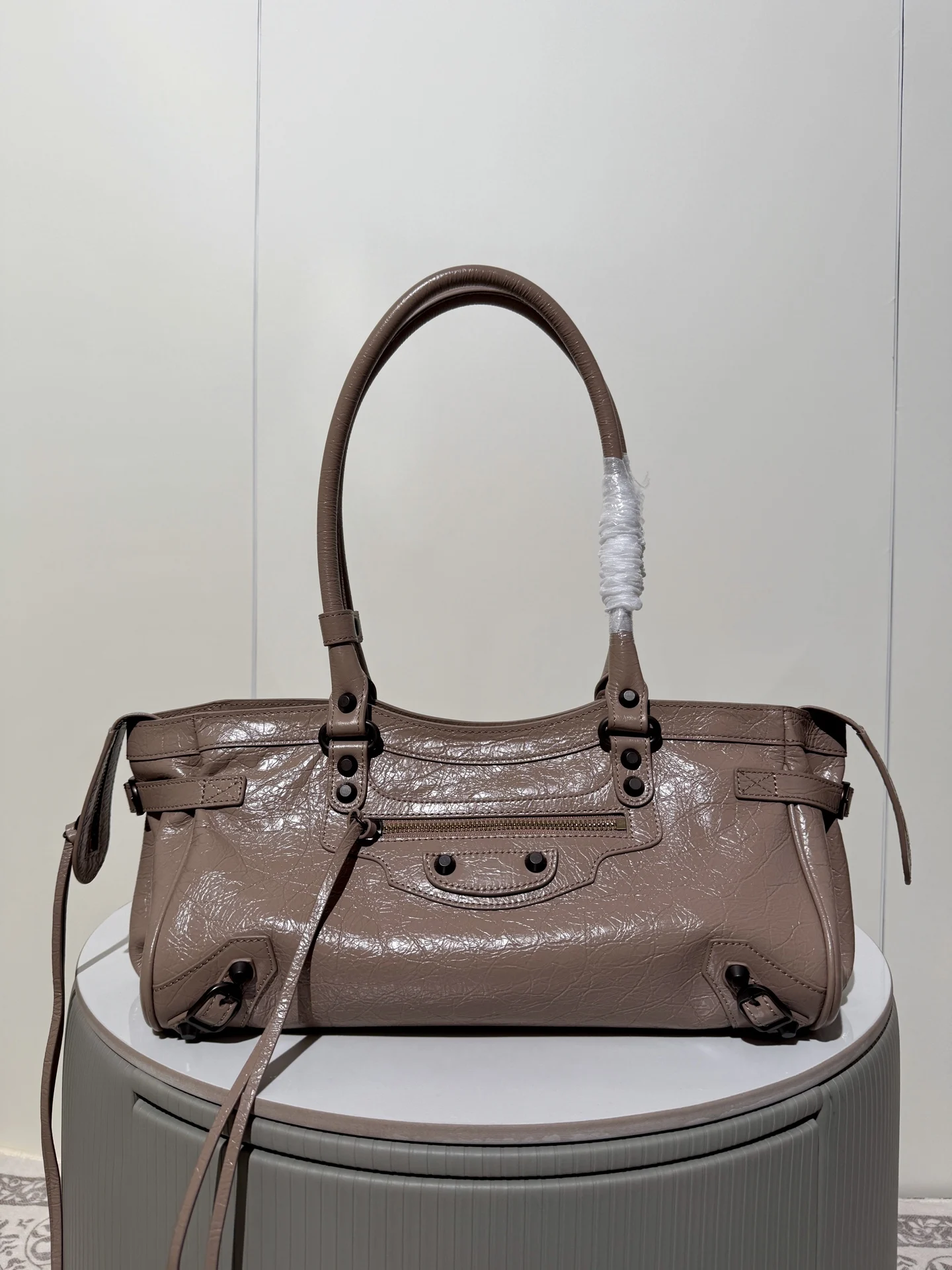 Balenciaga 188013 Horizontal Motorcycle Bag Women s Shoulder Bag Balenciaga 188013 Horizontal Motorcycle Bag Women s Shoulder Bag