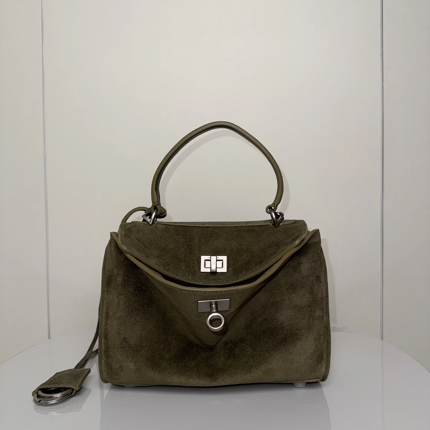Balenciaga 188054 Suede Oversized Bag Women s Shoulder Bag Balenciaga 188054 Suede Oversized Bag Women s Shoulder Bag