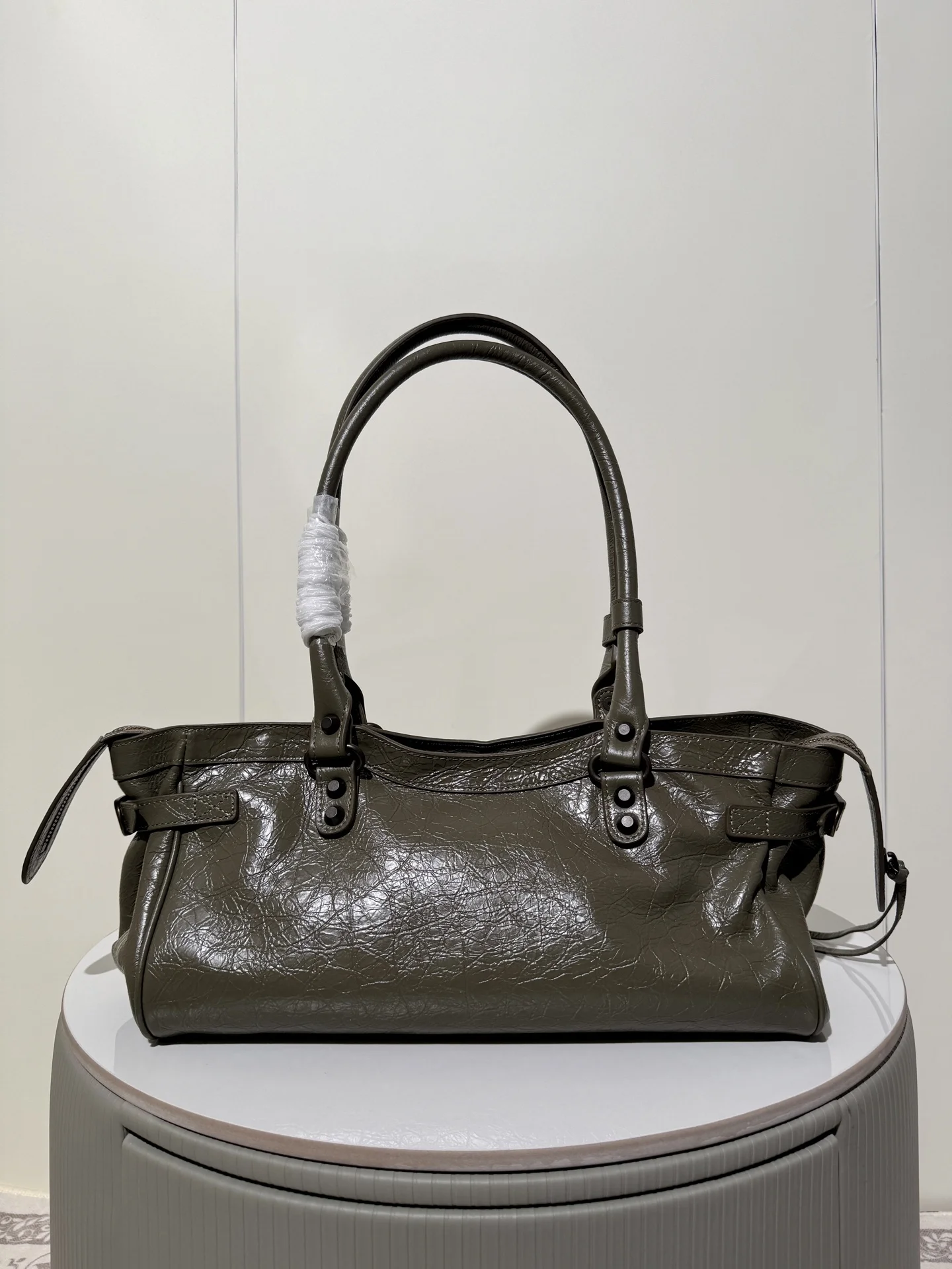 Balenciaga 188013 Horizontal Motorcycle Bag Women s Shoulder Bag Balenciaga 188013 Horizontal Motorcycle Bag Women s Shoulder Bag