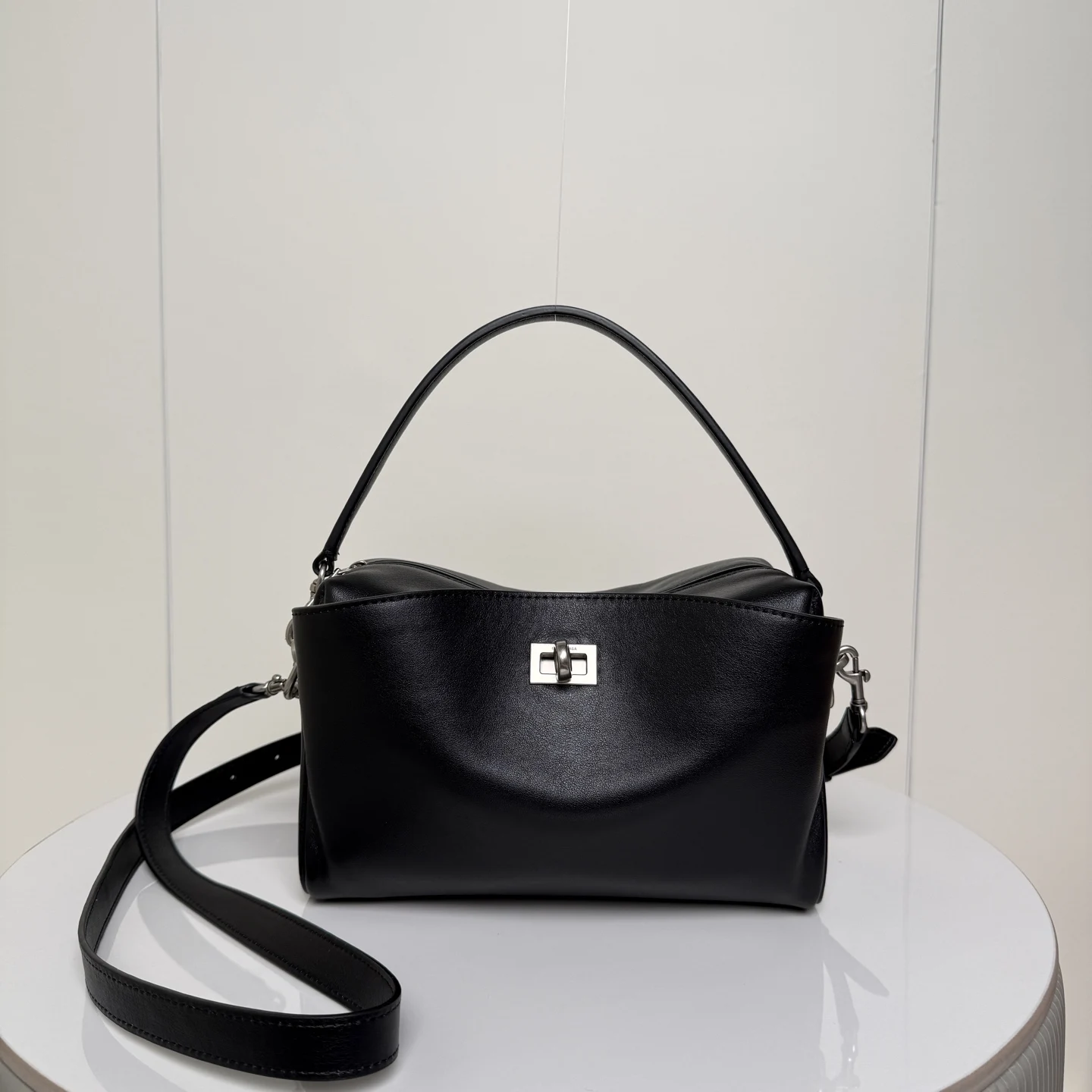 Balenciaga 188033 New Member Camera Bag Men s Crossbody Bag Balenciaga 188033 New Member Camera Bag Men s Crossbody Bag