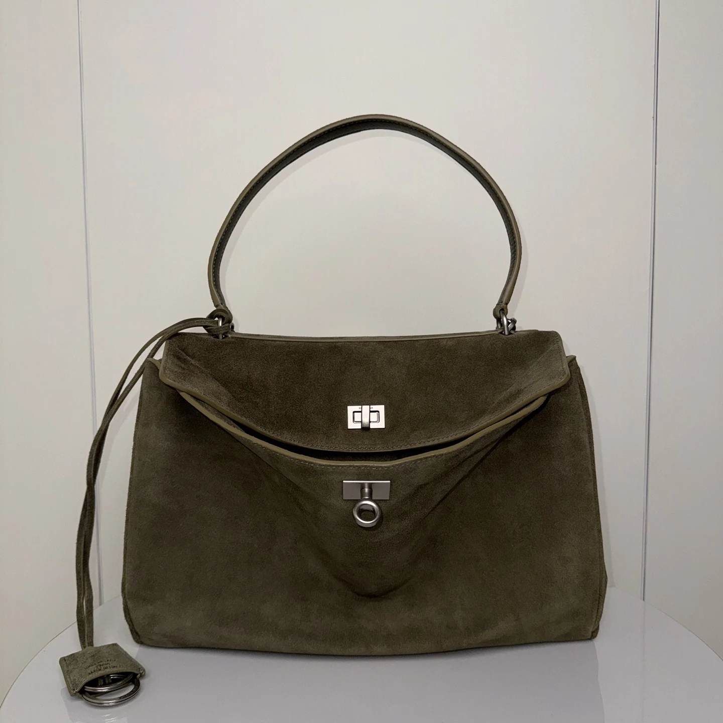 Balenciaga 188056 Suede Oversized Bag Women s Shoulder Bag Balenciaga 188056 Suede Oversized Bag Women s Shoulder Bag