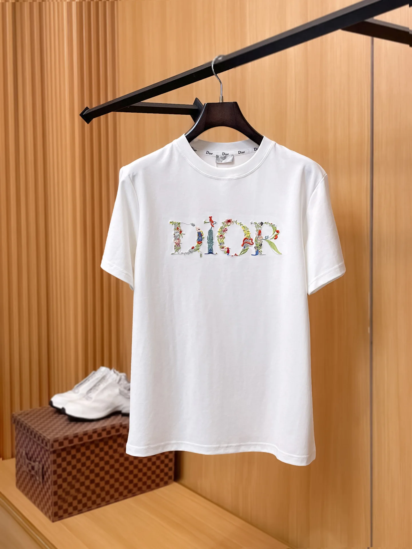 Dior New Short-Sleeve Round Neck T-Shirt Men s T-Shirt Dior New Short-Sleeve Round Neck T-Shirt Men s T-Shirt