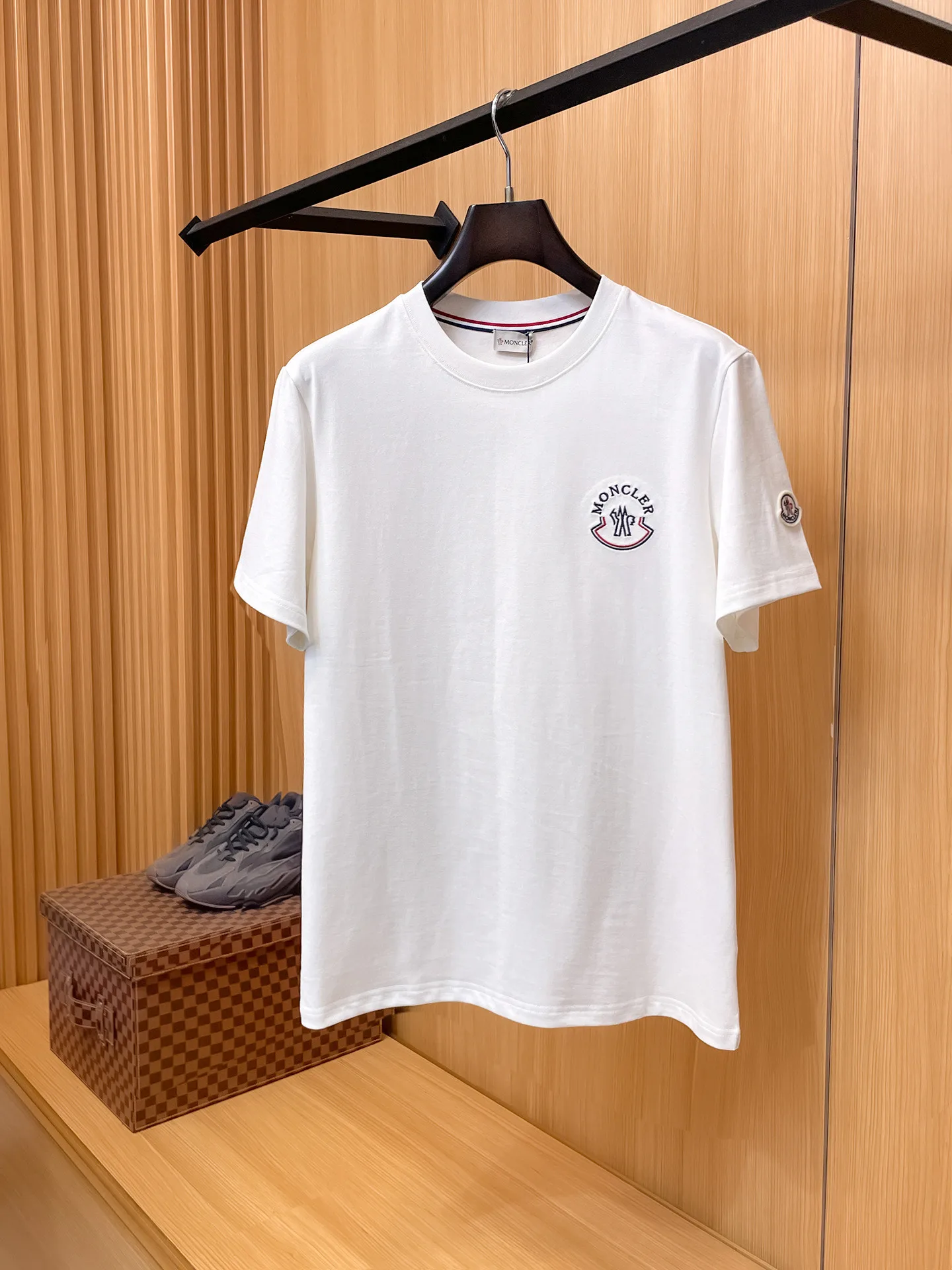 Moncler New Short Sleeve Round Neck T-Shirt Men s T-Shirt Moncler New Short Sleeve Round Neck T-Shirt Men s T-Shirt