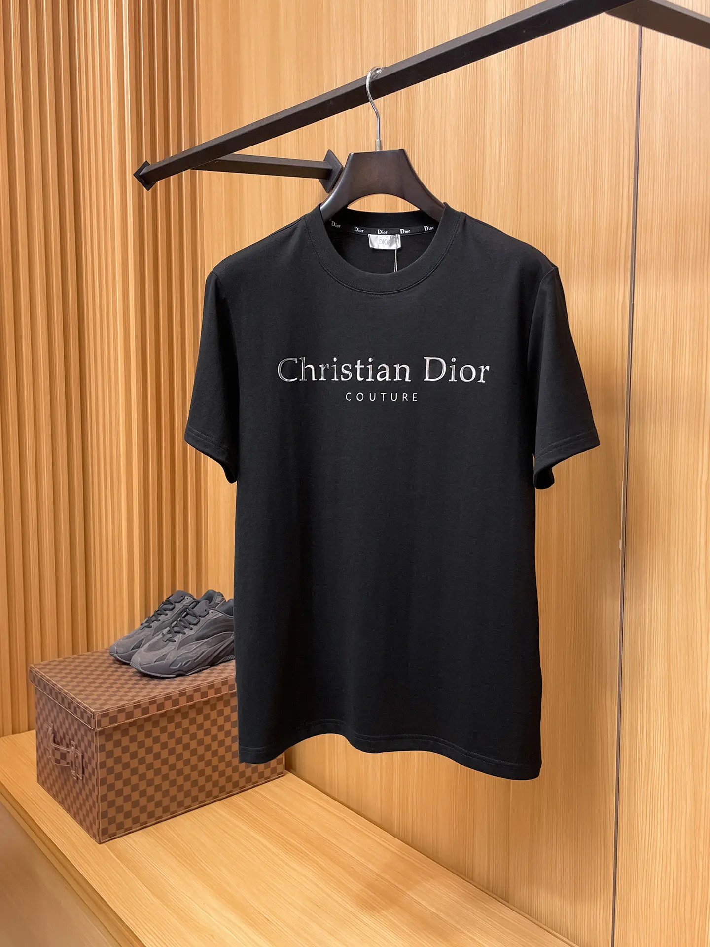 Dior New Short Sleeve Round Neck T-Shirt Men s T-Shirt Dior New Short Sleeve Round Neck T-Shirt Men s T-Shirt
