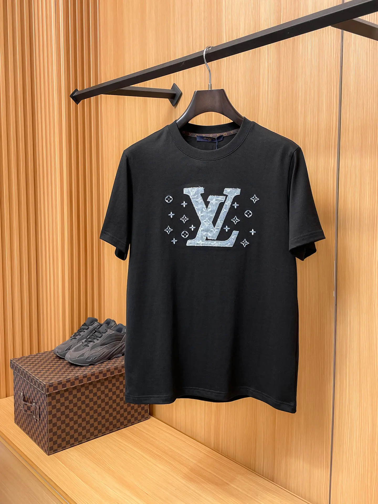 Louis Vuitton New Short-Sleeve Round Neck T-Shirt Men s T-Shirt Louis Vuitton New Short-Sleeve Round Neck T-Shirt Men s T-Shirt