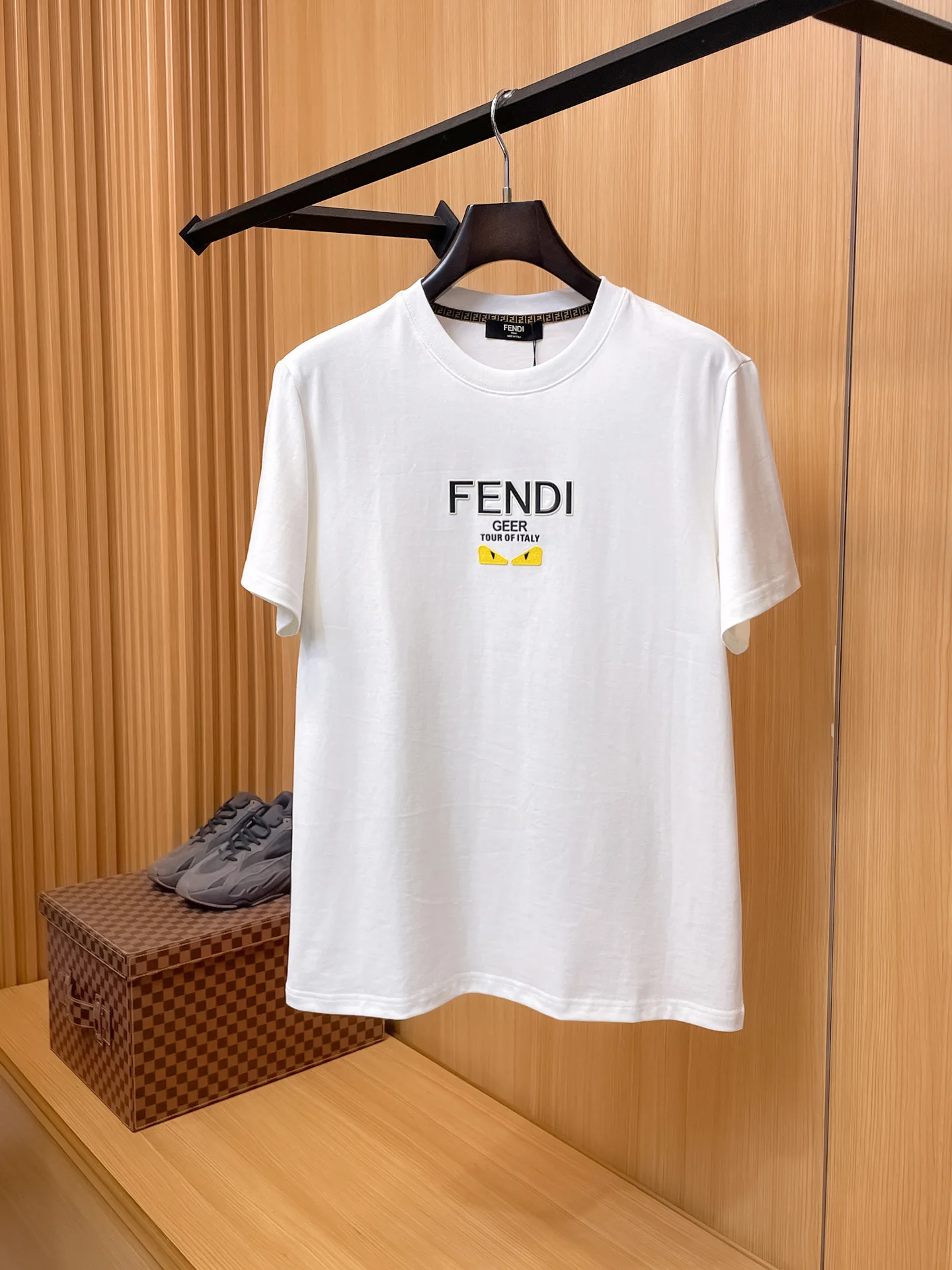 Fendi New Short Sleeve Round Neck T-Shirt Men s T-Shirt Fendi New Short Sleeve Round Neck T-Shirt Men s T-Shirt