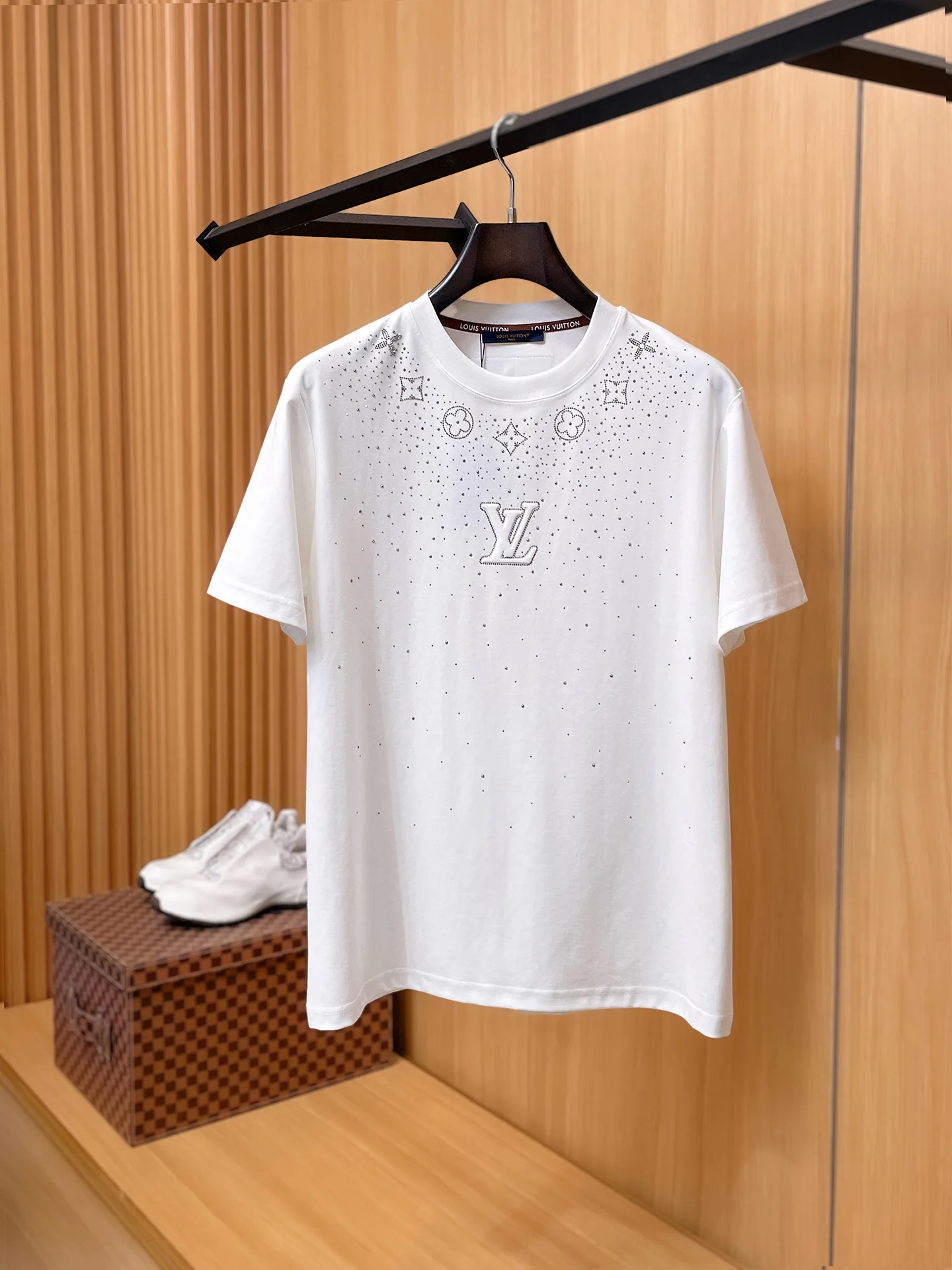 Louis Vuitton New Short-Sleeve Round Neck T-Shirt Men s T-Shirt Louis Vuitton New Short-Sleeve Round Neck T-Shirt Men s T-Shirt