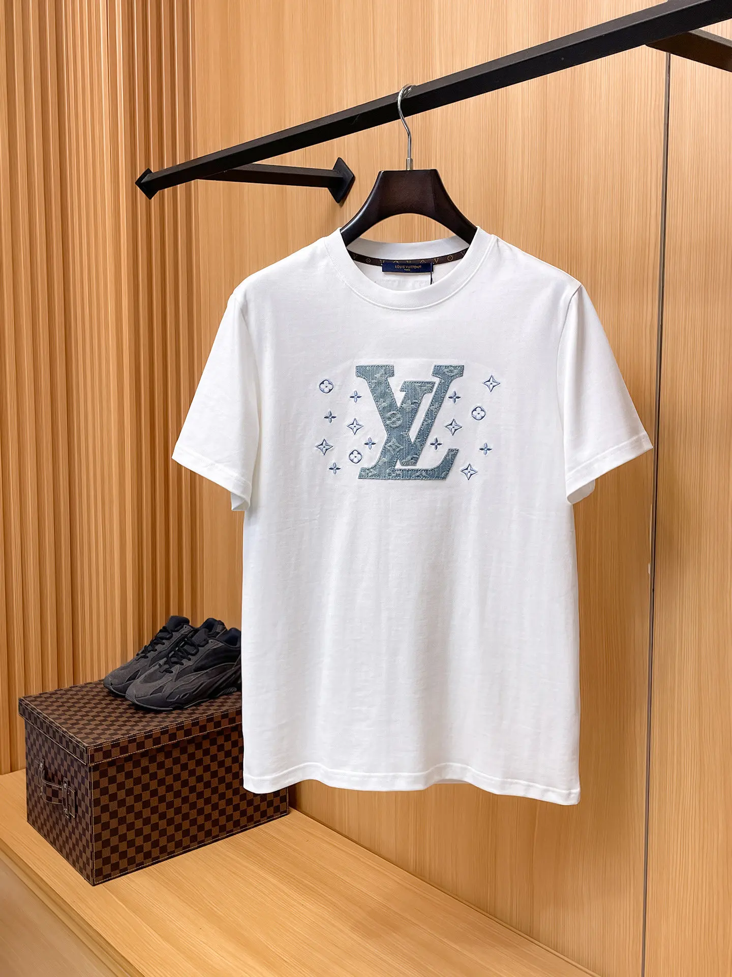 Louis Vuitton New Short Sleeve Round Neck T-Shirt Men s T-Shirt Louis Vuitton New Short Sleeve Round Neck T-Shirt Men s T-Shirt
