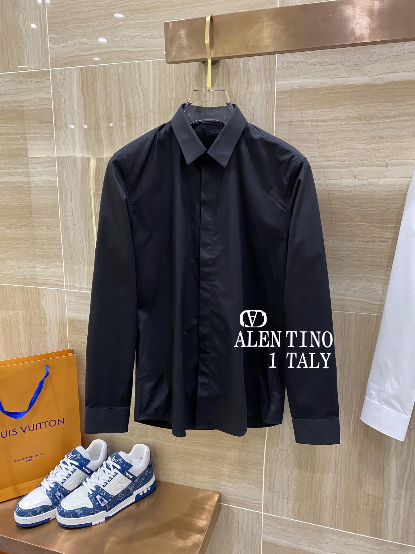 Valentino Garavani New Men s Short Sleeve Shirt Valentino Garavani New Men s Short Sleeve Shirt