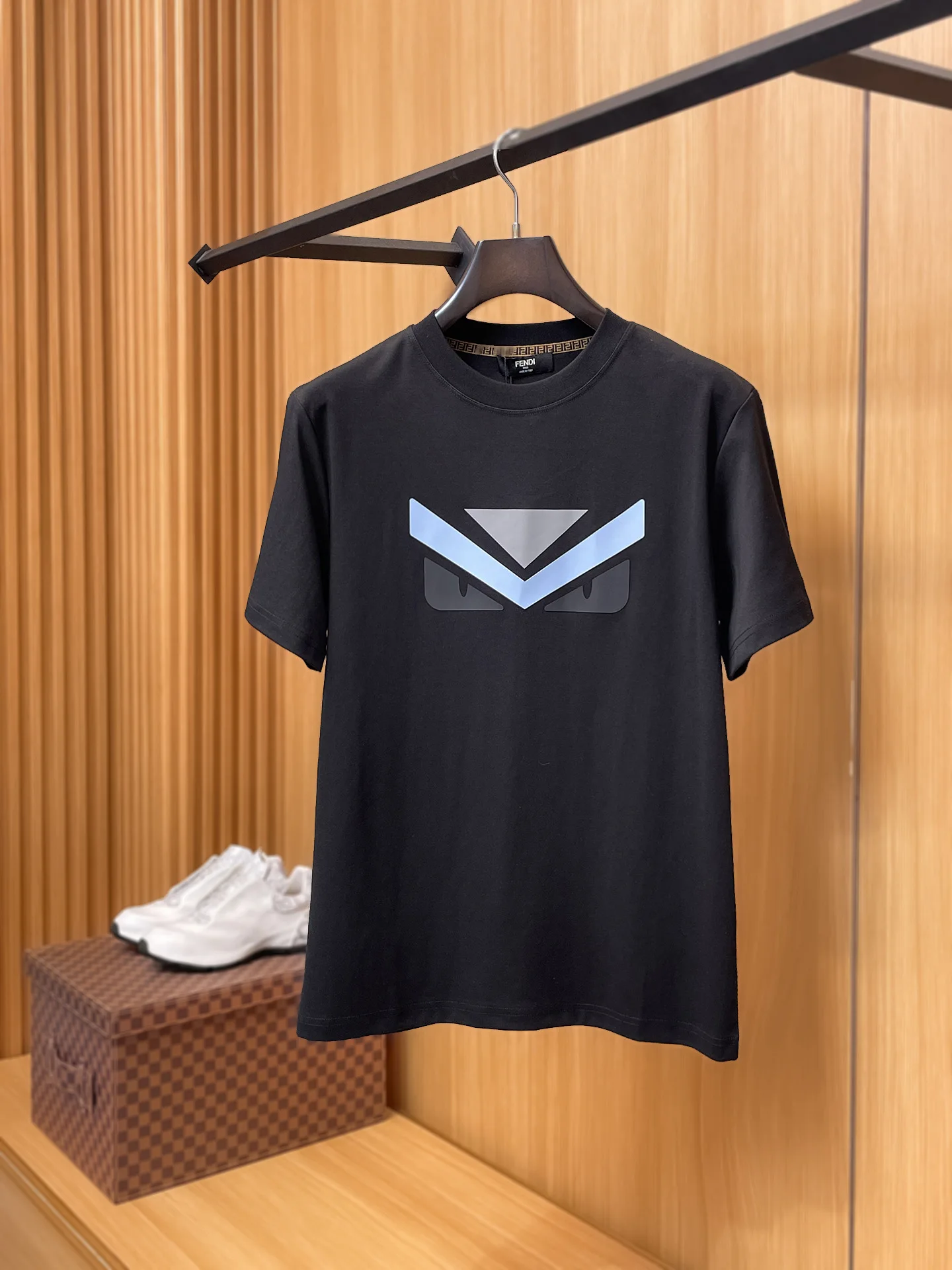 Fendi New Short Sleeve Round Neck T-Shirt Men s T-Shirt Fendi New Short Sleeve Round Neck T-Shirt Men s T-Shirt