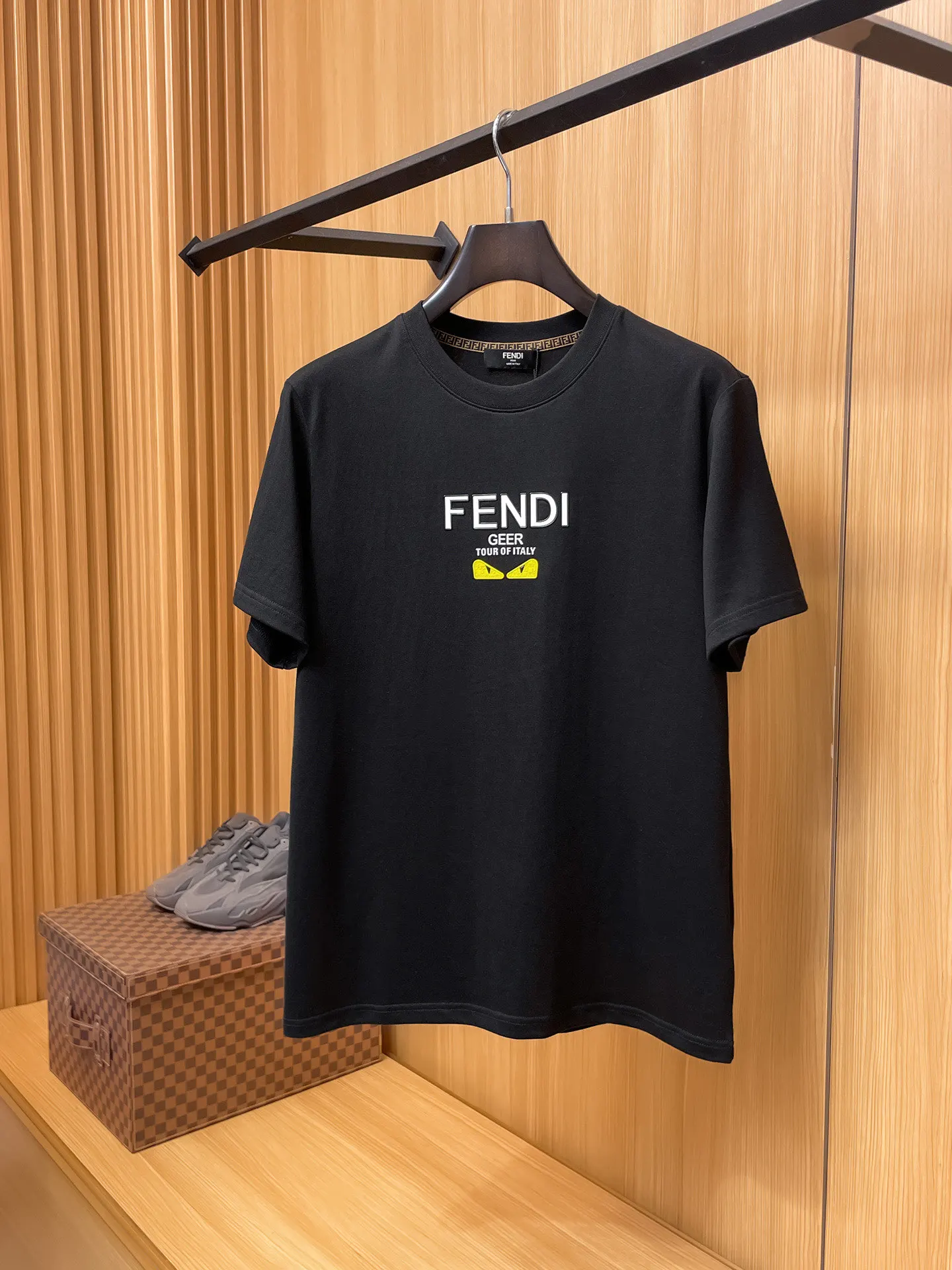 Fendi New Short Sleeve Round Neck T-Shirt Men s T-Shirt Fendi New Short Sleeve Round Neck T-Shirt Men s T-Shirt