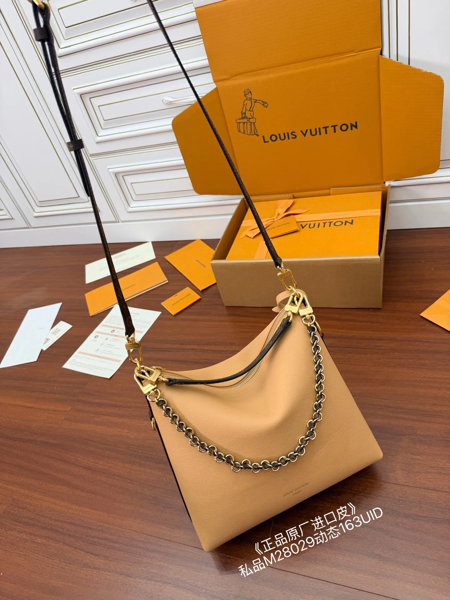 LV M28029 意大利A级树膏皮手袋 女士斜挎包 LV M28029 意大利A级树膏皮手袋 女士斜挎包