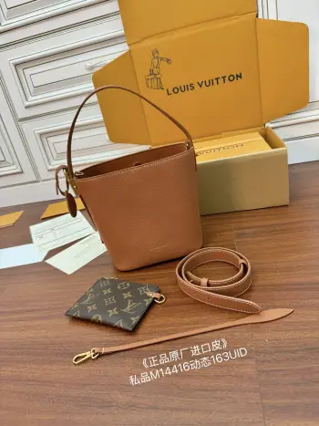 M14416 进口菱形面料礼品袋 女士斜挎包 高仿LV女包
