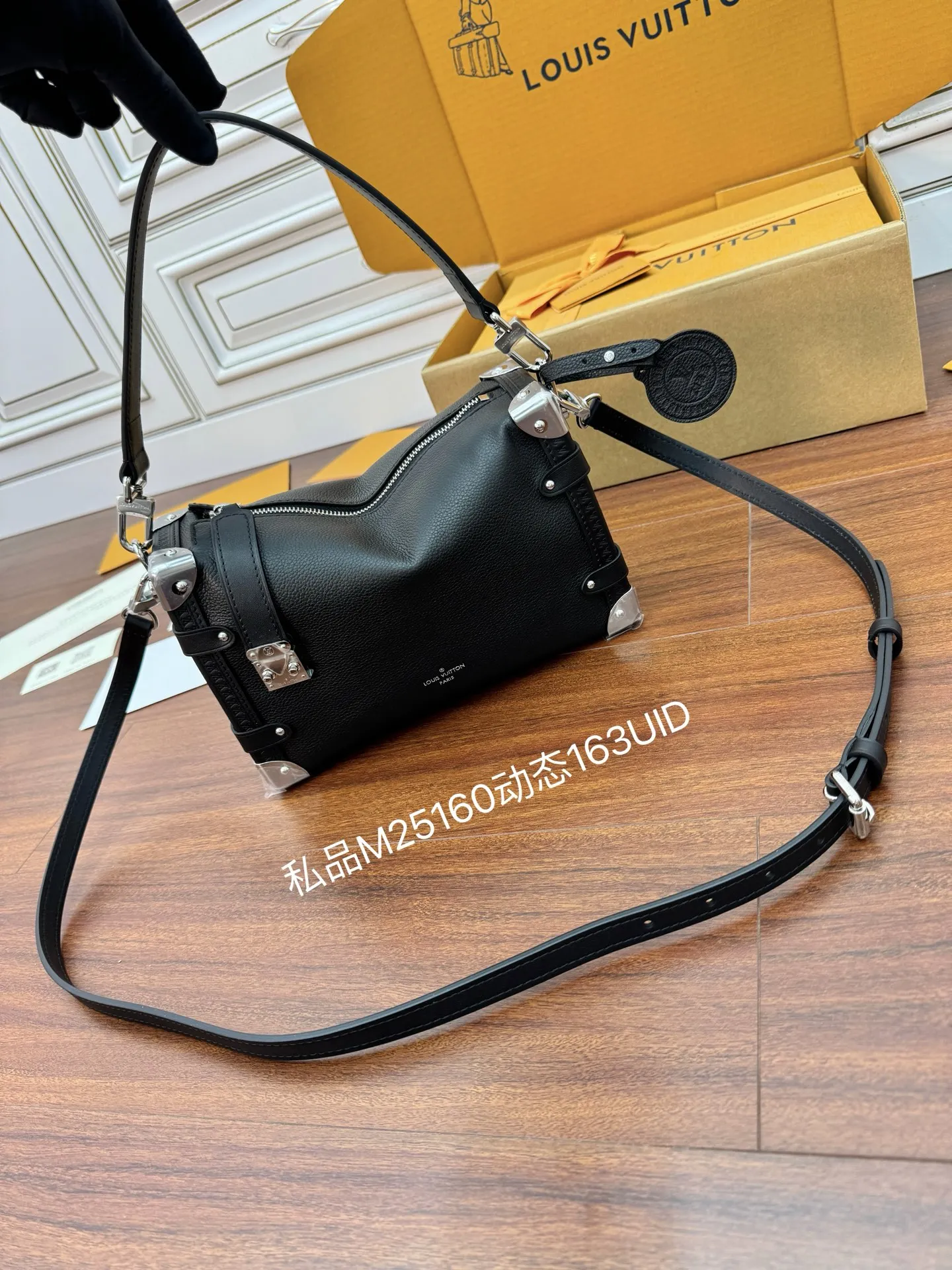 LV M25160 意大利A级真皮手袋 女士斜挎包 LV M25160 意大利A级真皮手袋 女士斜挎包