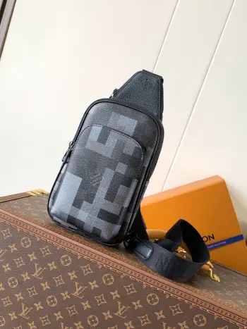 M14953 黑色涂层帆布胸包高仿LV胸包|腰包