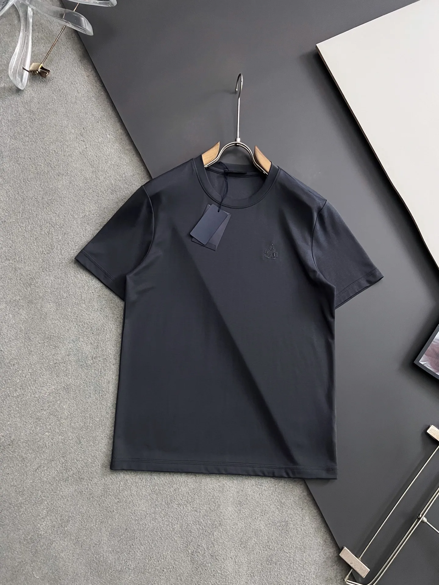 Prada Double-strand mercerized imported milk silk T-shirt Prada Double-strand mercerized imported milk silk T-shirt