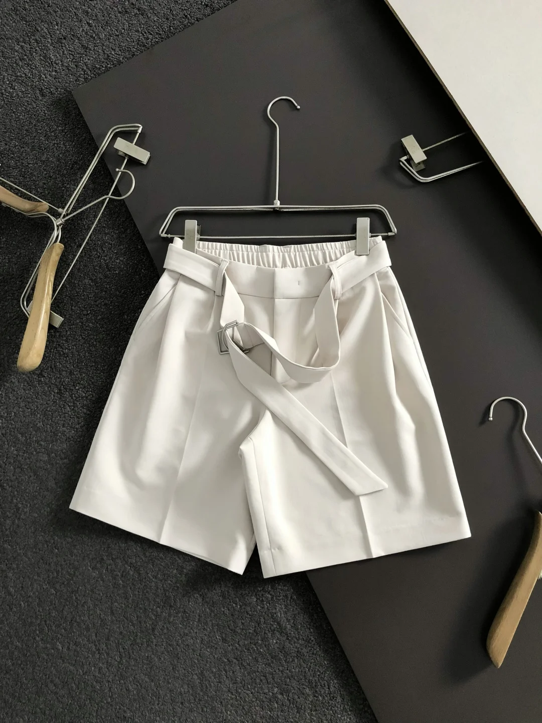 Loewe Spring and summer solid color versatile shorts Loewe Spring and summer solid color versatile shorts