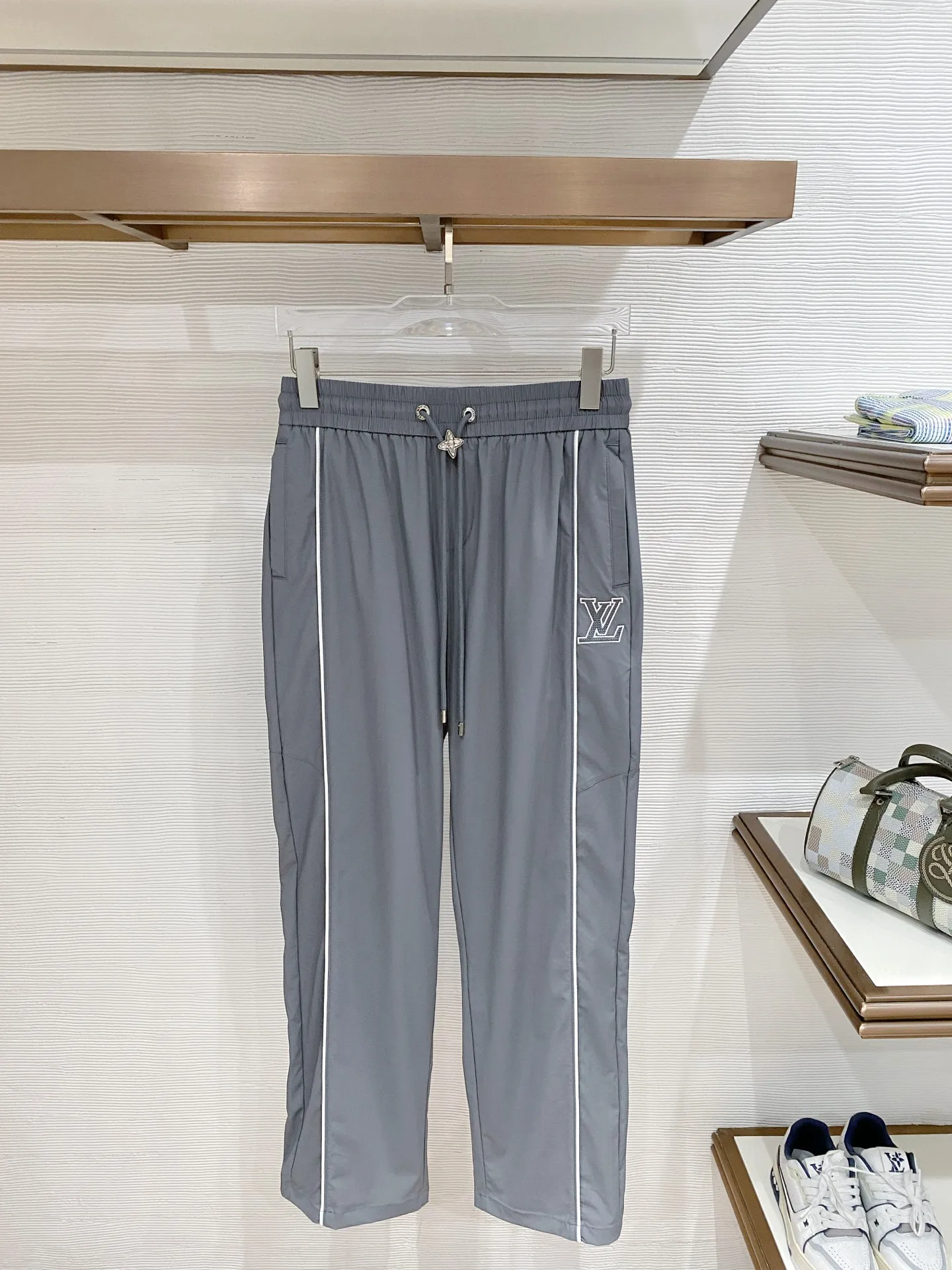 Louis Vuitton Men s Nameplate Fashion Drawstring Cuffed Casual Long Pants Louis Vuitton Men s Nameplate Fashion Drawstring Cuffed Casual Long Pants