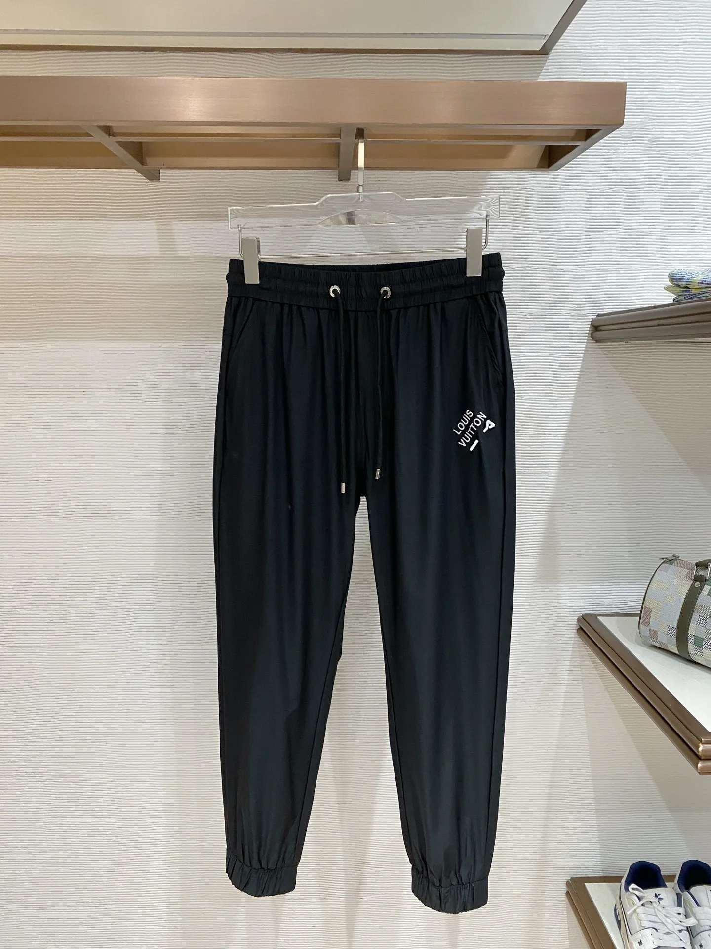 Louis Vuitton Men s Nameplate Fashion Drawstring Cuffed Casual Long Pants Louis Vuitton Men s Nameplate Fashion Drawstring Cuffed Casual Long Pants