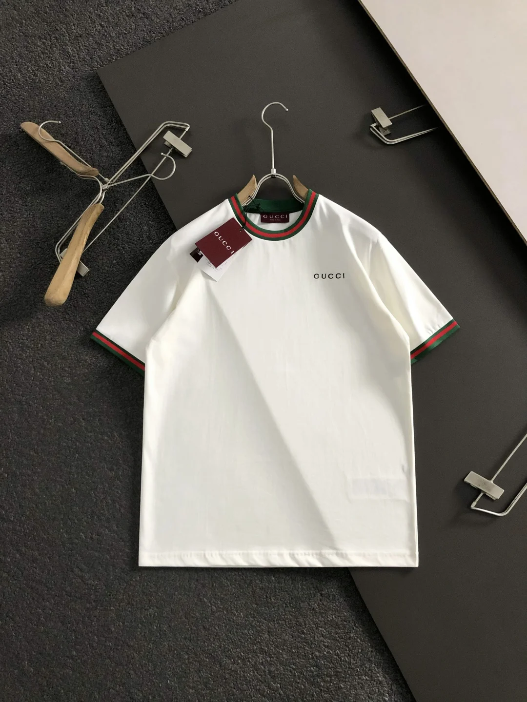 Gucci Spring and summer short-sleeve with letter jacquard at the cuffs Gucci Spring and summer short-sleeve with letter jacquard at the cuffs