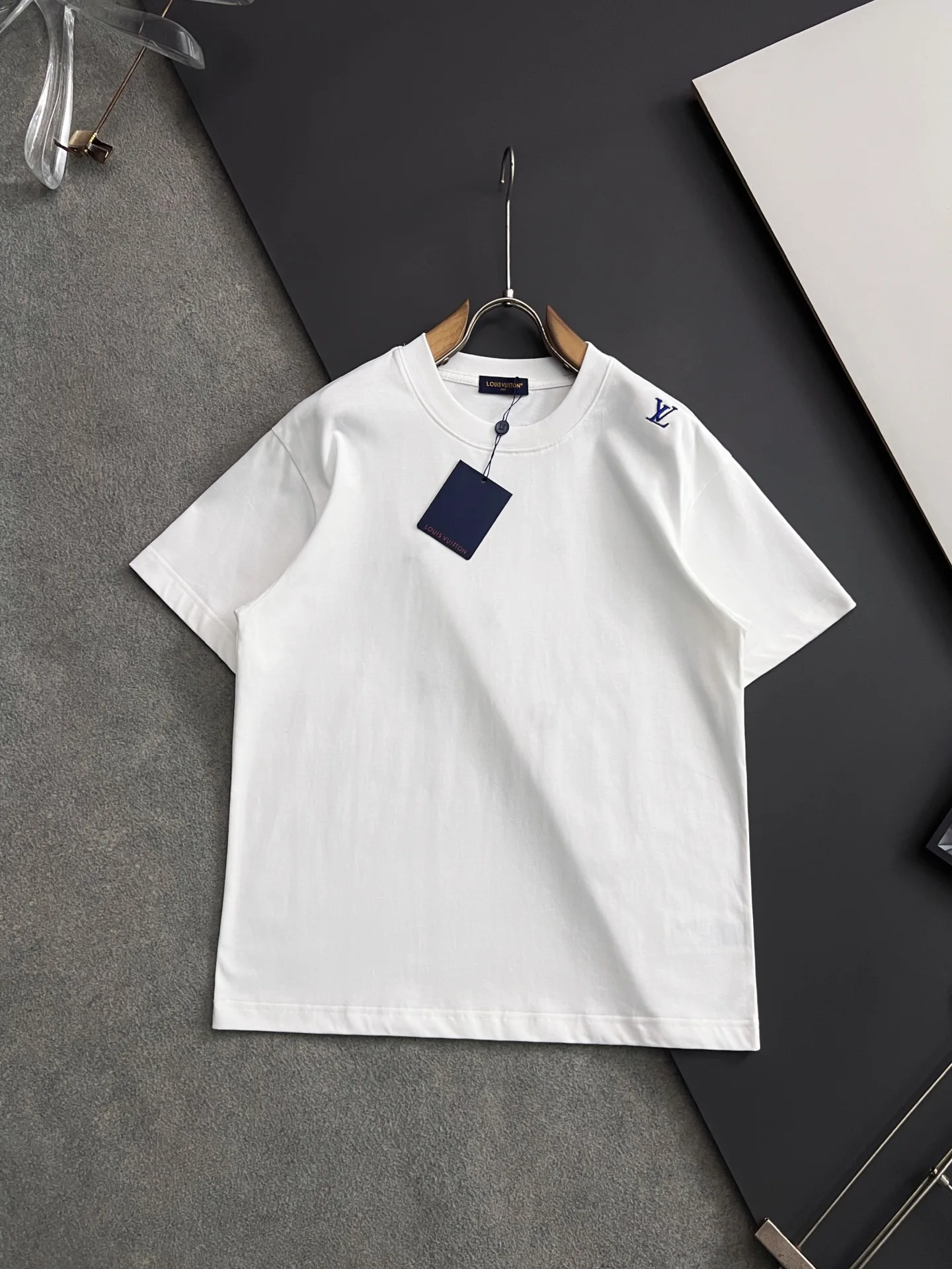 Louis Vuitton European and American drop shoulder loose series short sleeves