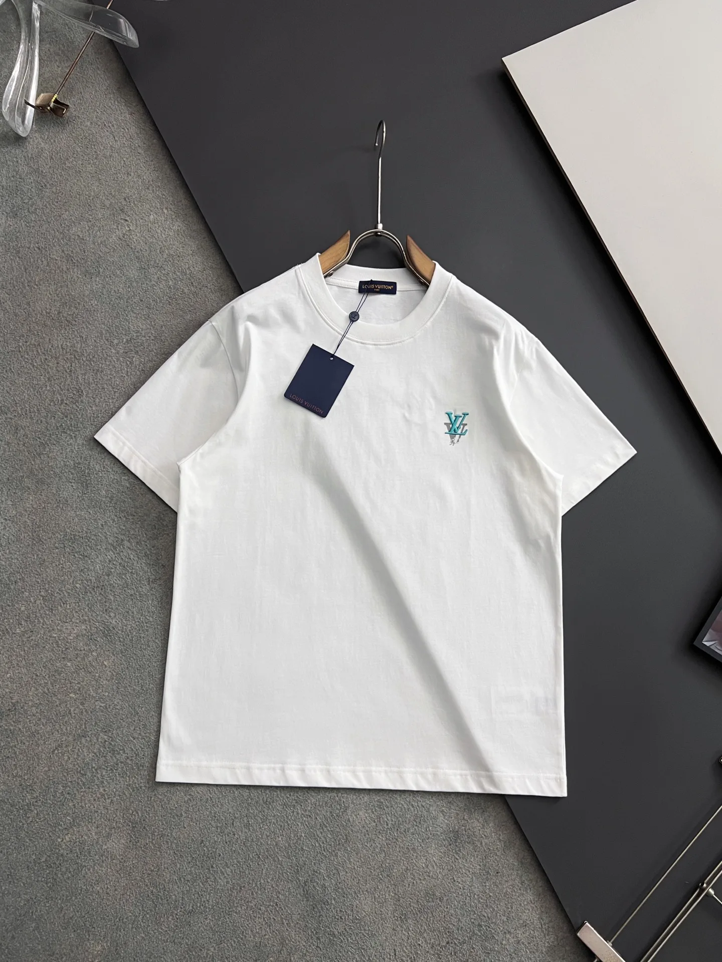 Louis Vuitton European and American drop shoulder loose series short sleeves