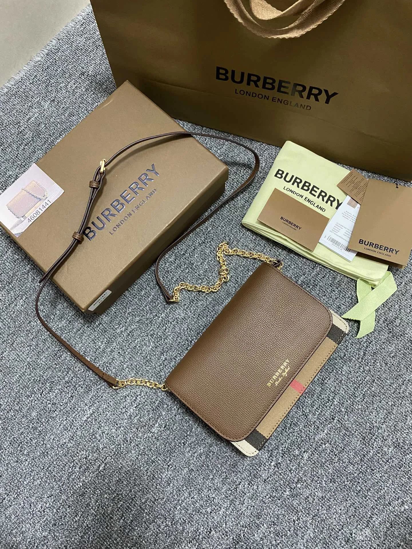 Burberry 1441 Dual-use Small Shoulder Bag Women s Crossbody Bag Burberry 1441 Dual-use Small Shoulder Bag Women s Crossbody Bag