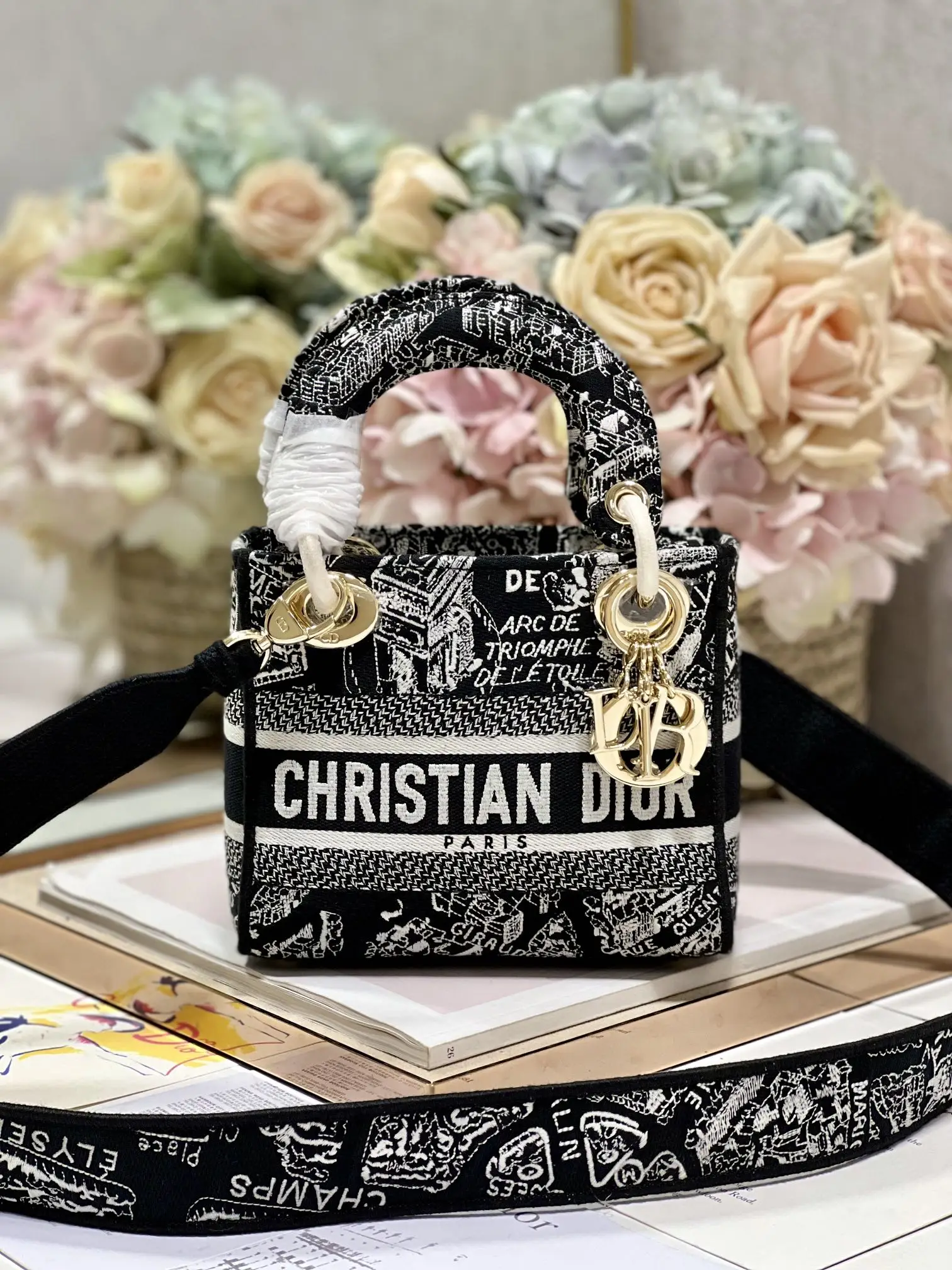 Dior 9028 Paris Three-Grid Embroidered Lady Di Bag Women s Crossbody Bag Dior 9028 Paris Three-Grid Embroidered Lady Di Bag Women s Crossbody Bag